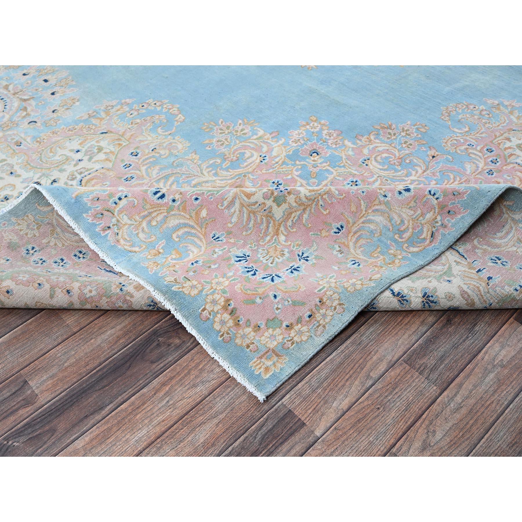 12'x12' Blauer antiker persischer Kerman Even Wear Handgeknüpfter quadratischer Teppich aus Wolle im Angebot 1