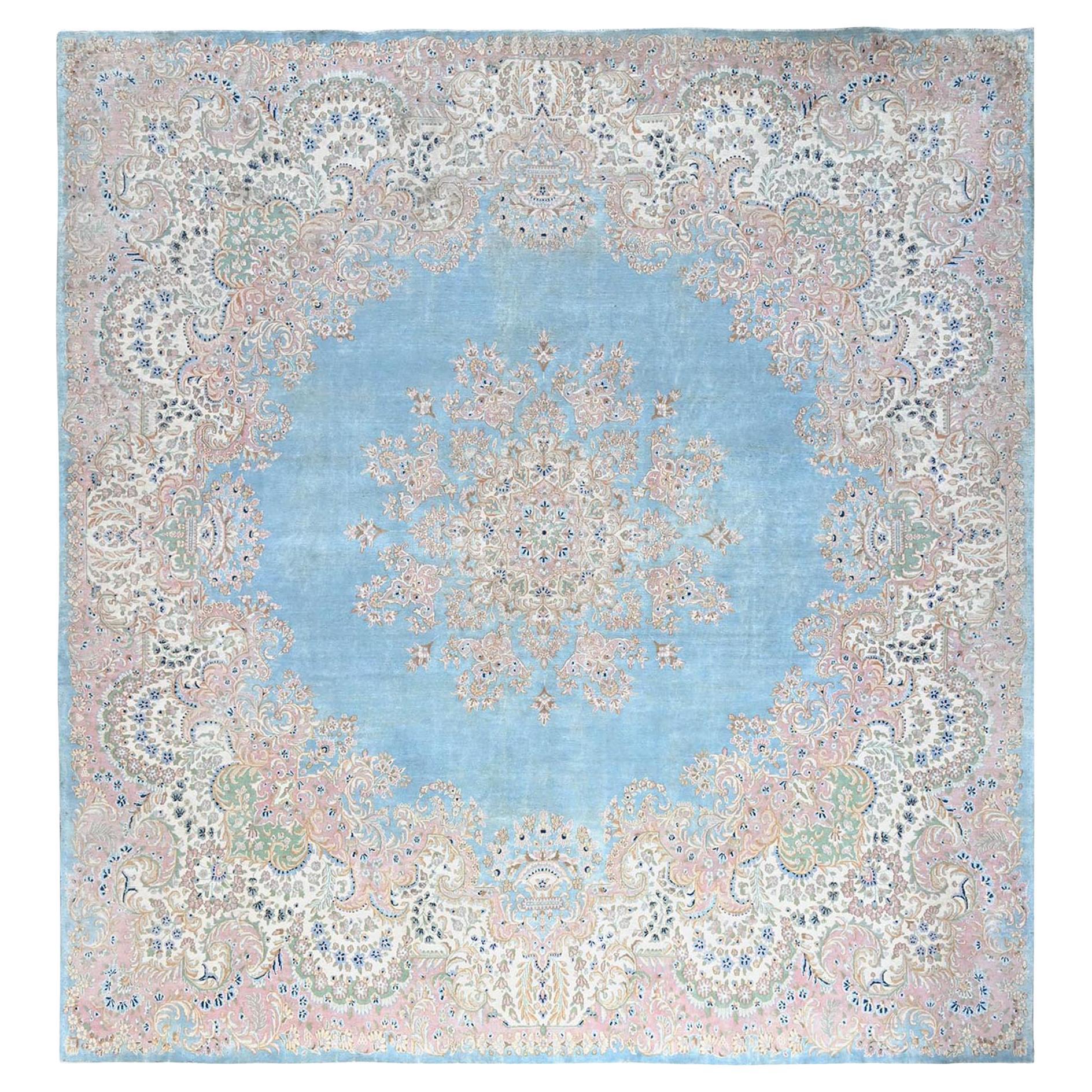 12'x12' Blauer antiker persischer Kerman Even Wear Handgeknüpfter quadratischer Teppich aus Wolle im Angebot