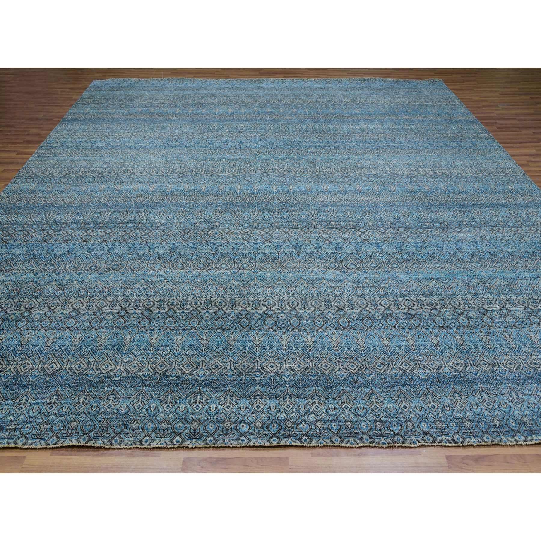 Celadon Blau, 100% Plüsch Wolle, Handgeknüpft, Kohinoor Herat Kleines Geometrisches Wiederholendes Design, Quadratischer Orientteppich
Primäre MATERIALIEN: Wolle
Latex: Kein Flor 
Höhe: 0,25 Zoll
Stil: Transitional
Grundfarbe: Blau
Sekundärfarben: