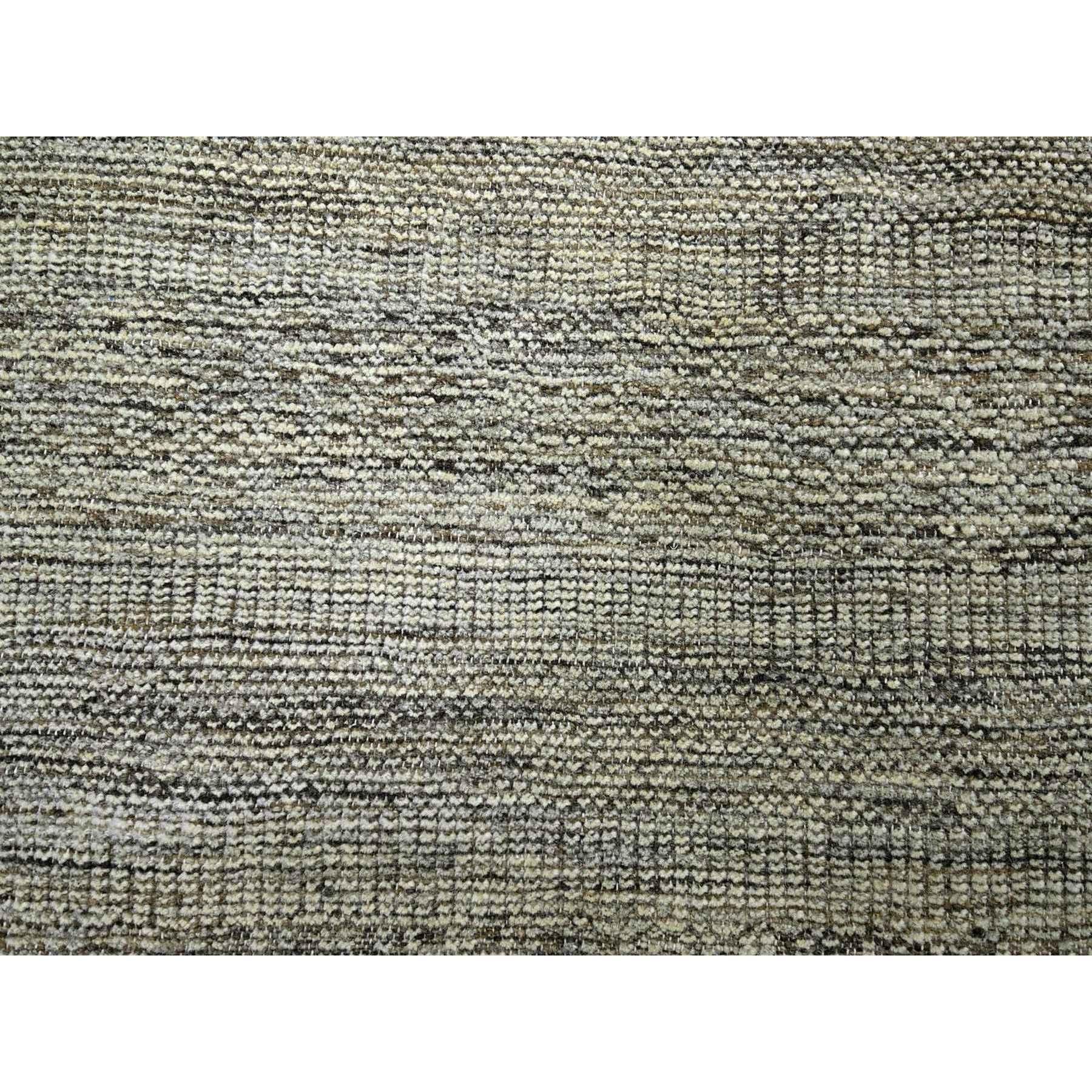 Tappeto rotondo in lana naturale 12'x12' marrone annodato a mano con disegno di erba invecchiata in vendita 1