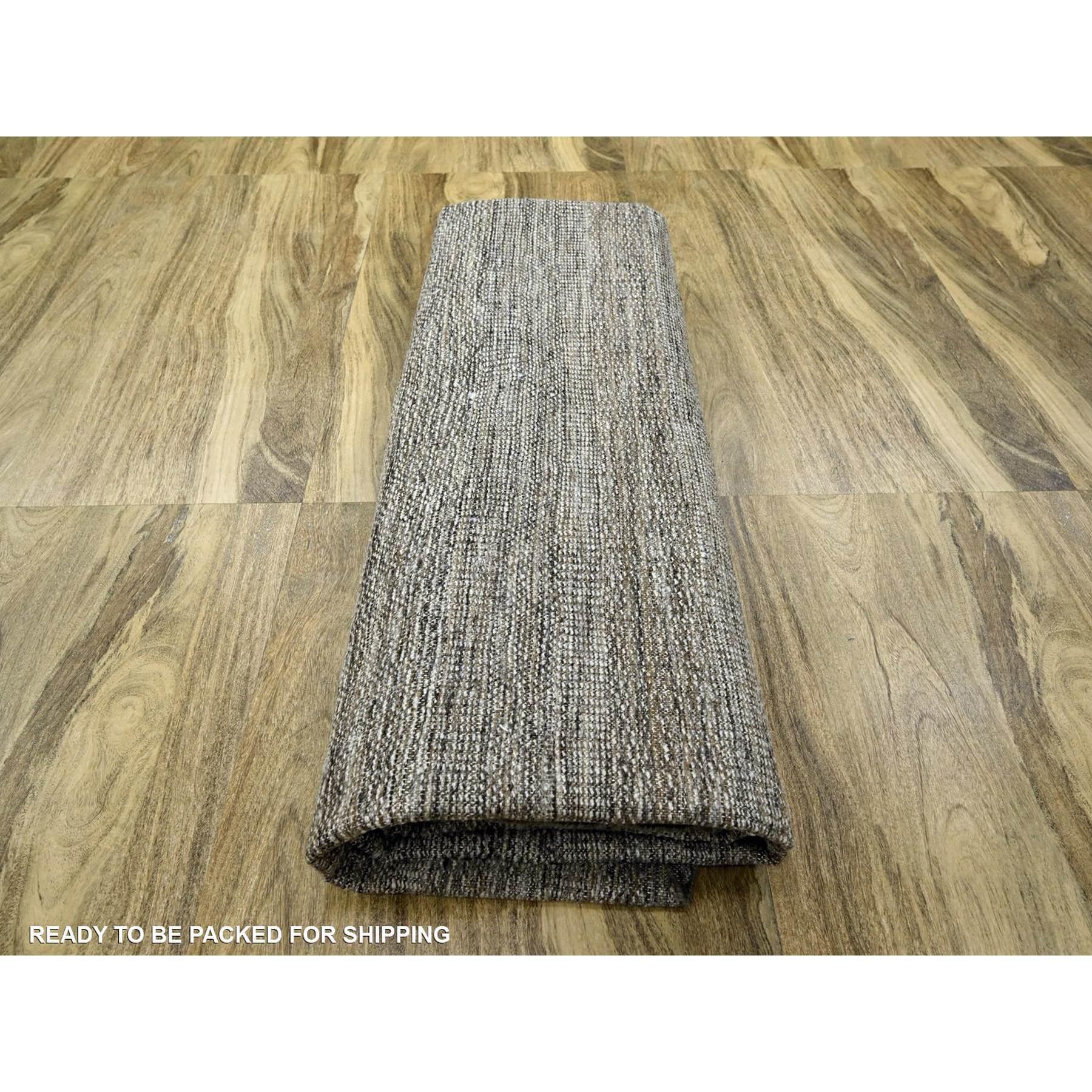 Tappeto rotondo in lana naturale 12'x12' marrone annodato a mano con disegno di erba invecchiata in vendita 2