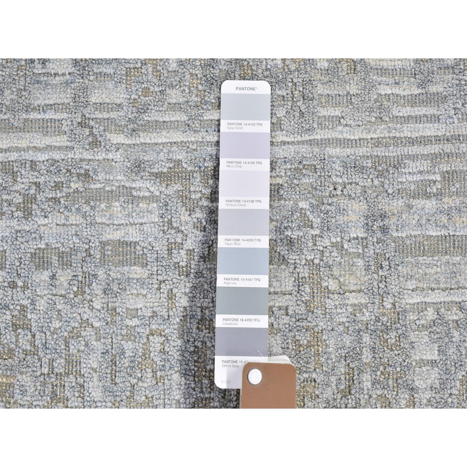 Soie 12'x12' Tapis rond en laine et soie noué à la main avec un design cardiaque et des couleurs pastel en vente