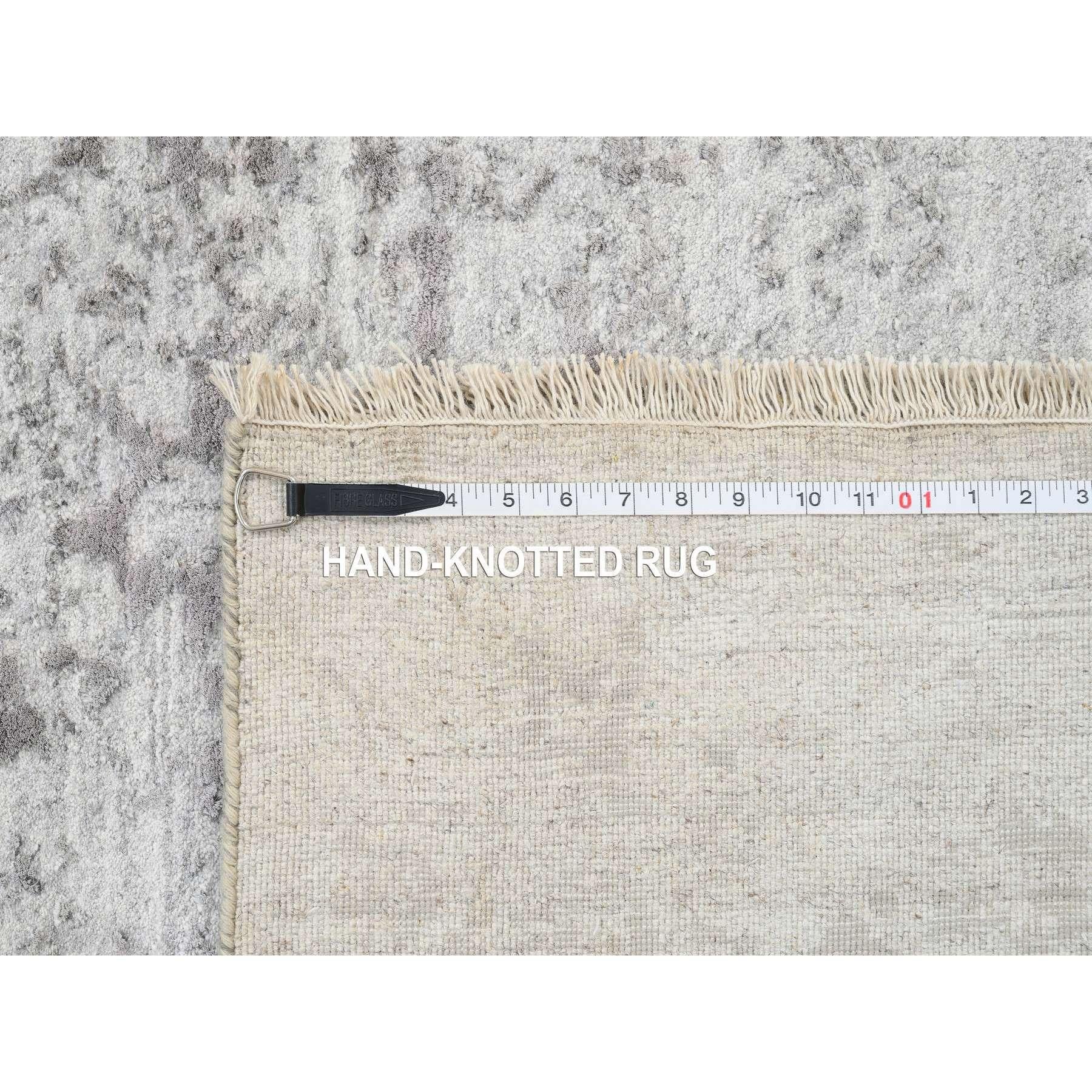 12'x12' Grigio, Design persiano spezzato, Tappeto annodato a mano in lana e pura seta in vendita 3