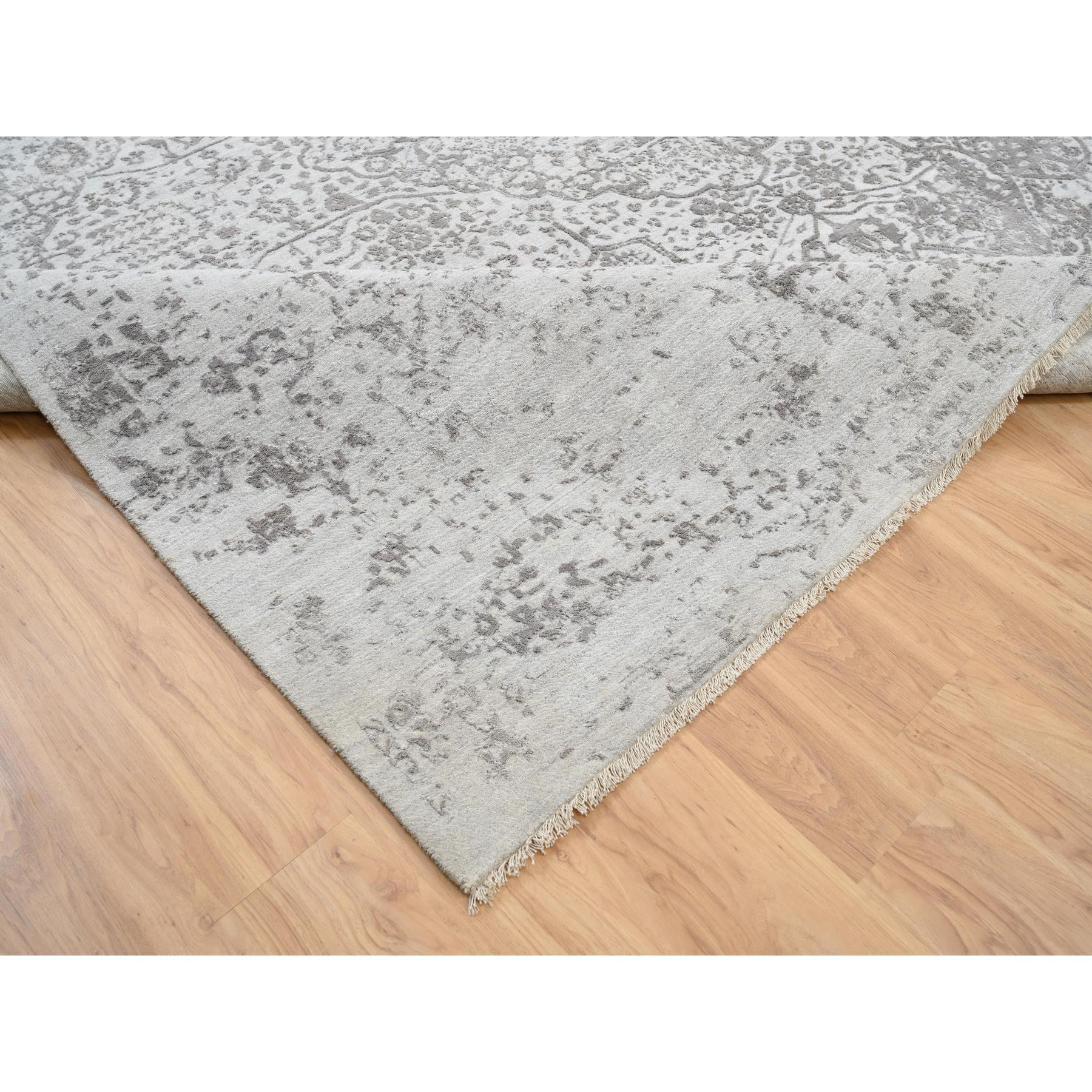 12'x12' Grigio, Design persiano spezzato, Tappeto annodato a mano in lana e pura seta In condizioni Nuovo in vendita a Carlstadt, NJ