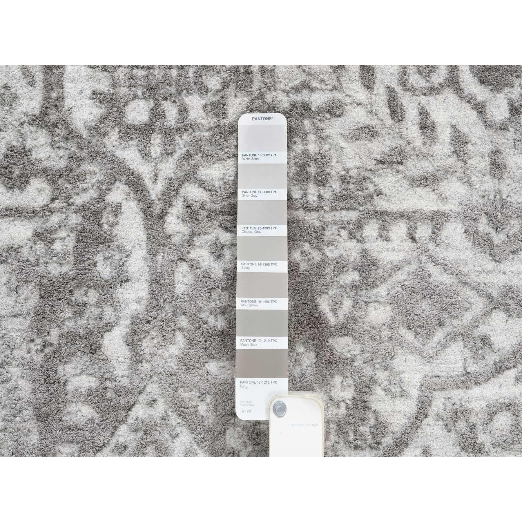 XXI secolo e contemporaneo 12'x12' Grigio, Design persiano spezzato, Tappeto annodato a mano in lana e pura seta in vendita