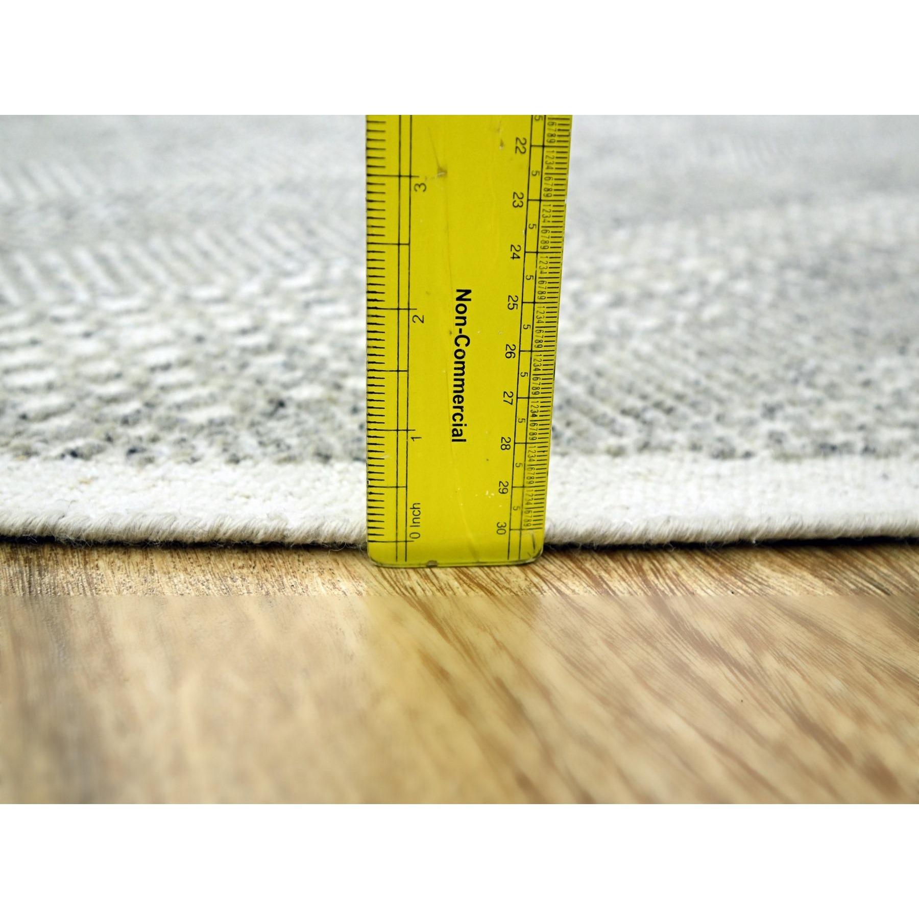 12'x12' Tappeto rotondo in lana annodata a mano, grigio, con disegno di erba ossidata e afflosciata in vendita 3