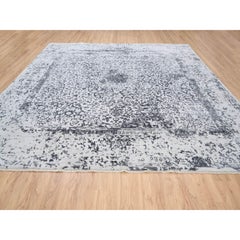 12'x12' Grauer handgeknüpfter quadratischer Teppich aus Wolle und Seide mit persischem Erased Persian Design