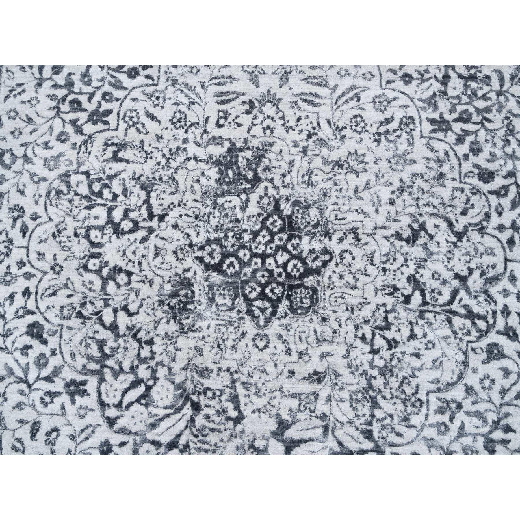 12'x12' Grauer handgeknüpfter quadratischer Teppich aus Wolle und Seide mit persischem Erased Persian Design im Angebot 1