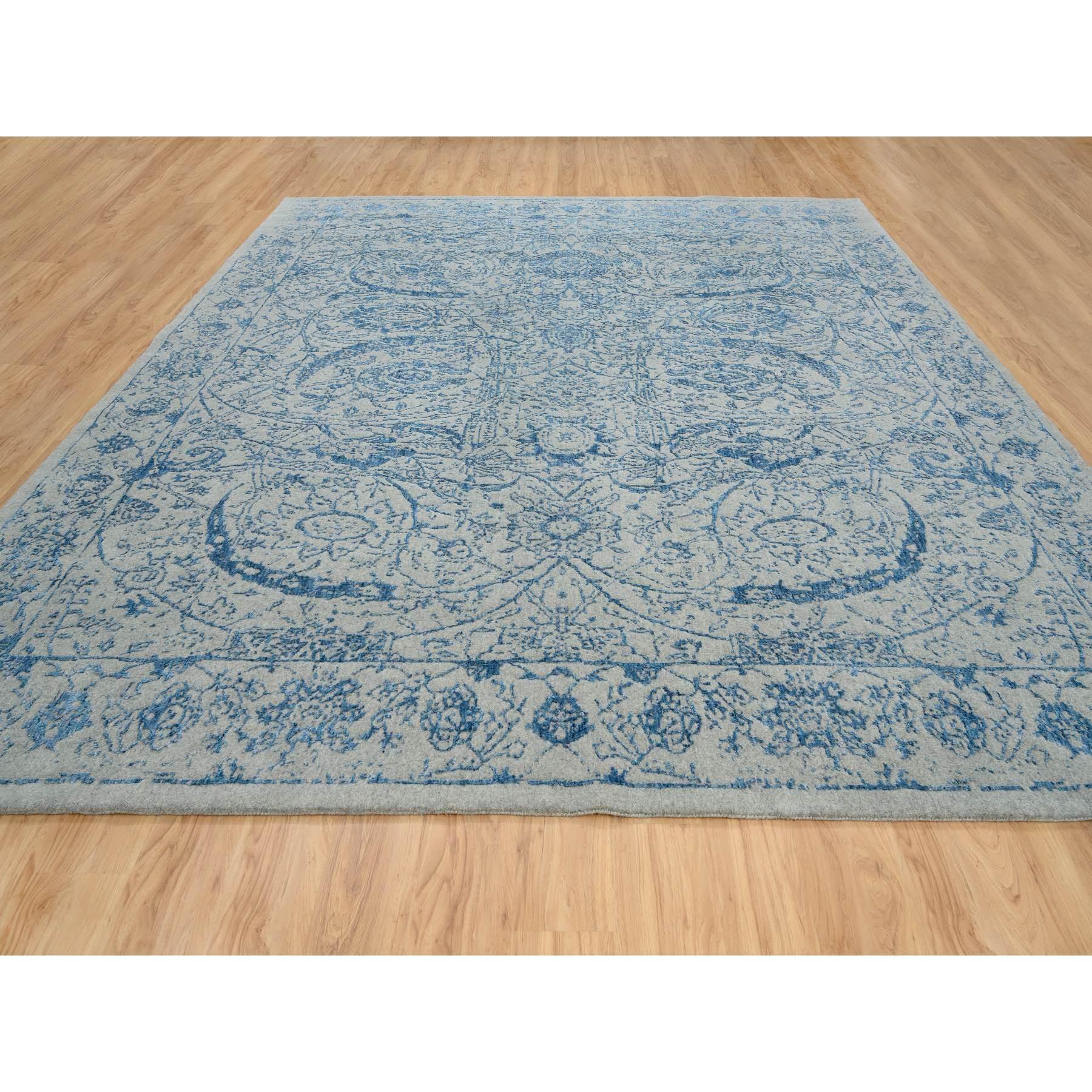 Dies ist eine wirklich echte one-of-a-kind grau, feine Jacquard Hand gewebt, Sichel Blatt Design, Wolle und pflanzliche Seide, Oriental, Quadratische Teppich. Es wurde monatelang von erfahrenen Artis in jahrhundertealten Webtechniken gewebt.
Primäre