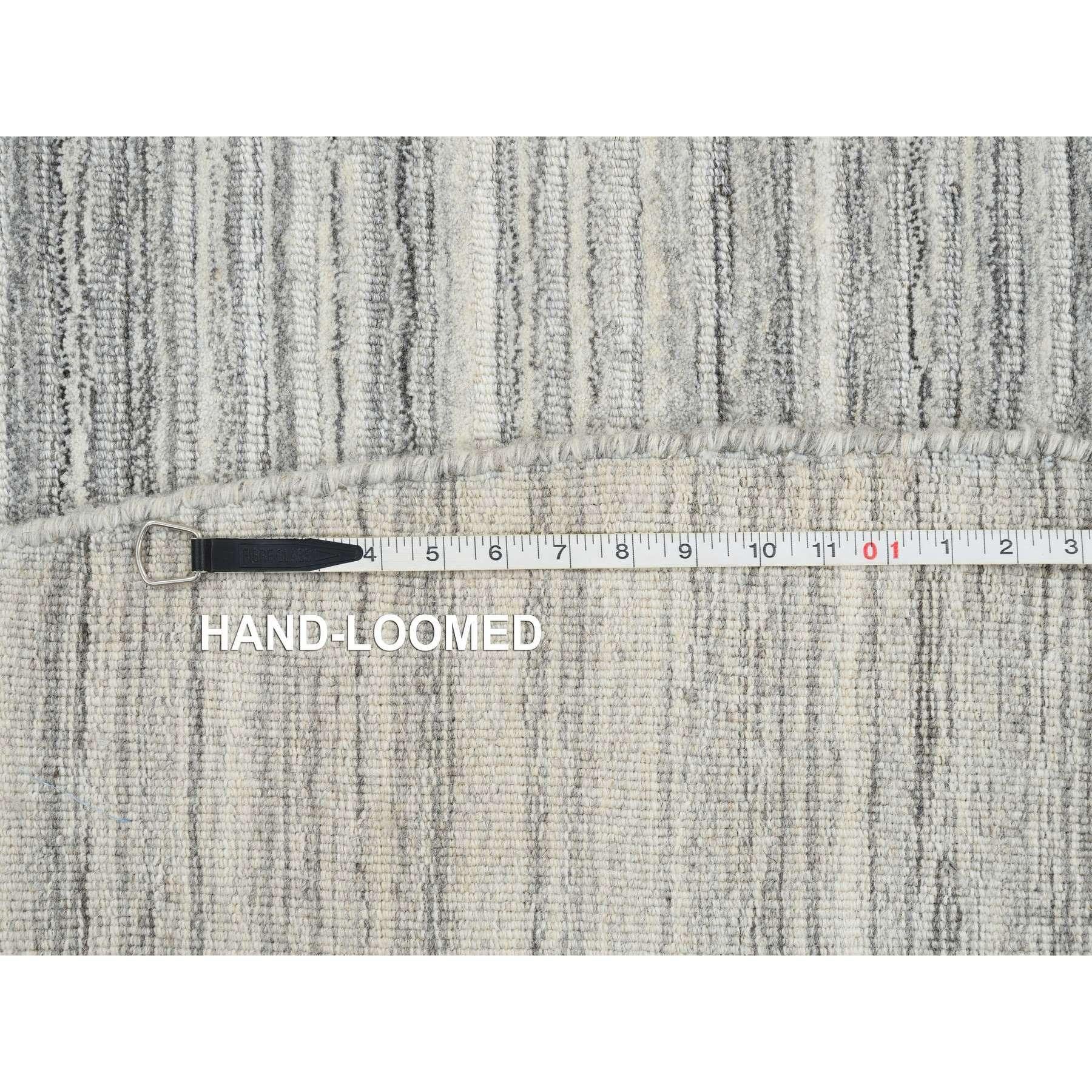 12'x12' Grauer handgewebter ungefärbter natürlicher Wollteppich Modernes Design Runder Teppich im Angebot 4