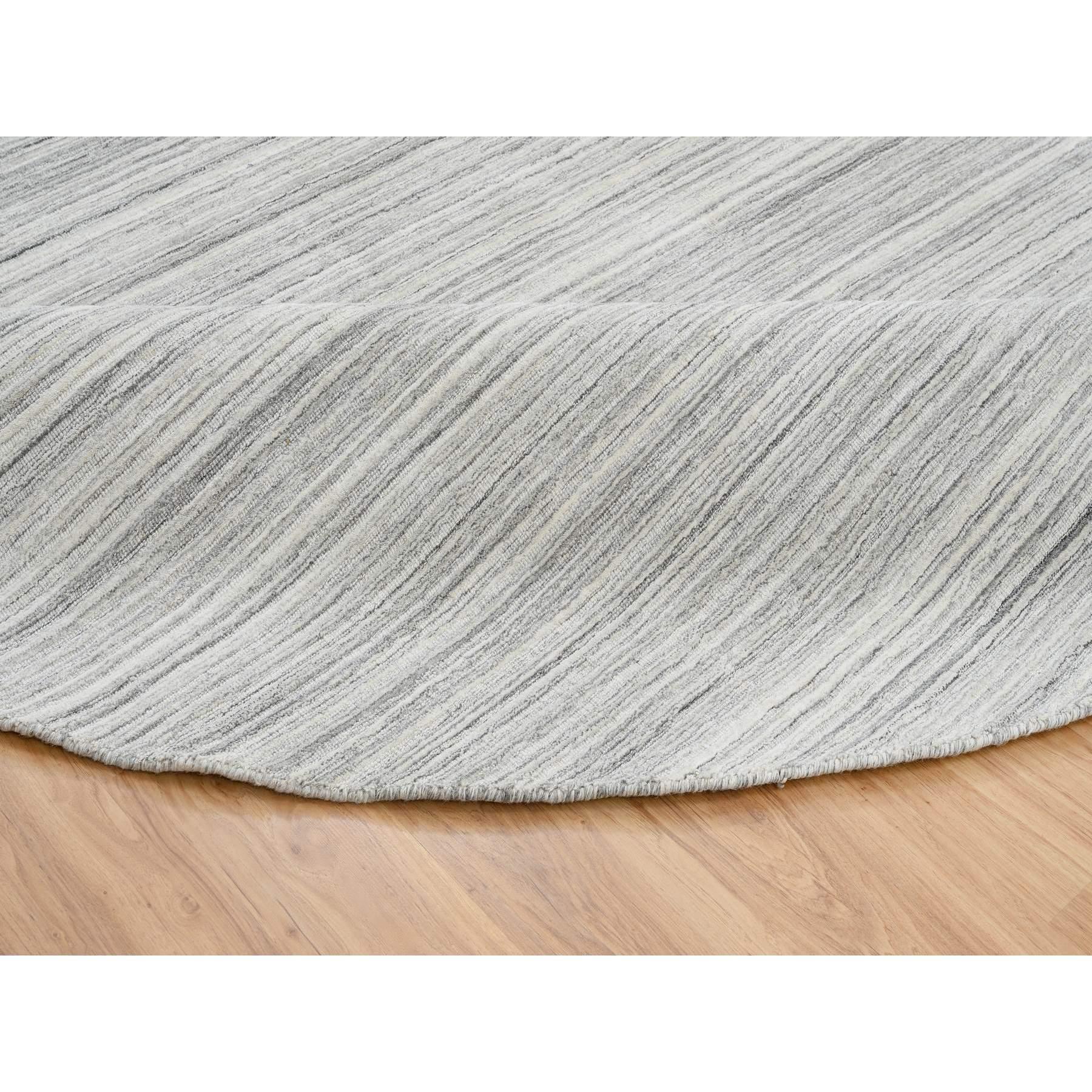 12'x12' Grauer handgewebter ungefärbter natürlicher Wollteppich Modernes Design Runder Teppich (21. Jahrhundert und zeitgenössisch) im Angebot