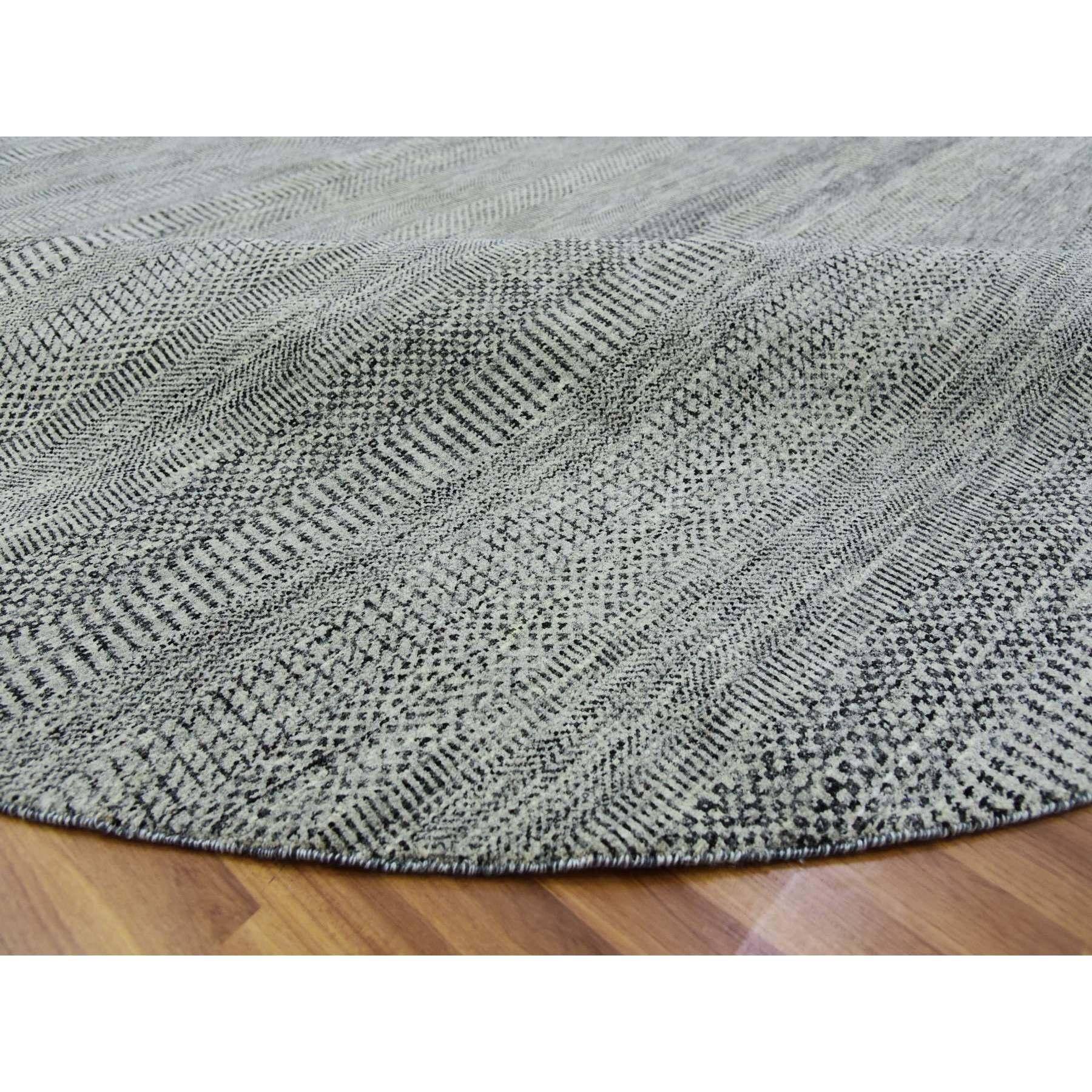 12'x12' Grauer moderner handgeknüpfter runder Teppich aus weicher und unbefärbter Wolle mit Grasmuster im Zustand „Neu“ im Angebot in Carlstadt, NJ