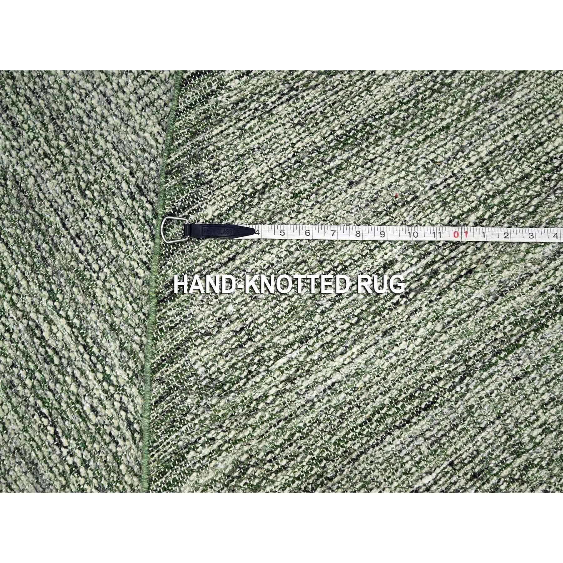 Tapis rond en laine nouée à la main 12'x12' vert Oxidized and Distressed Grass Design en vente 3