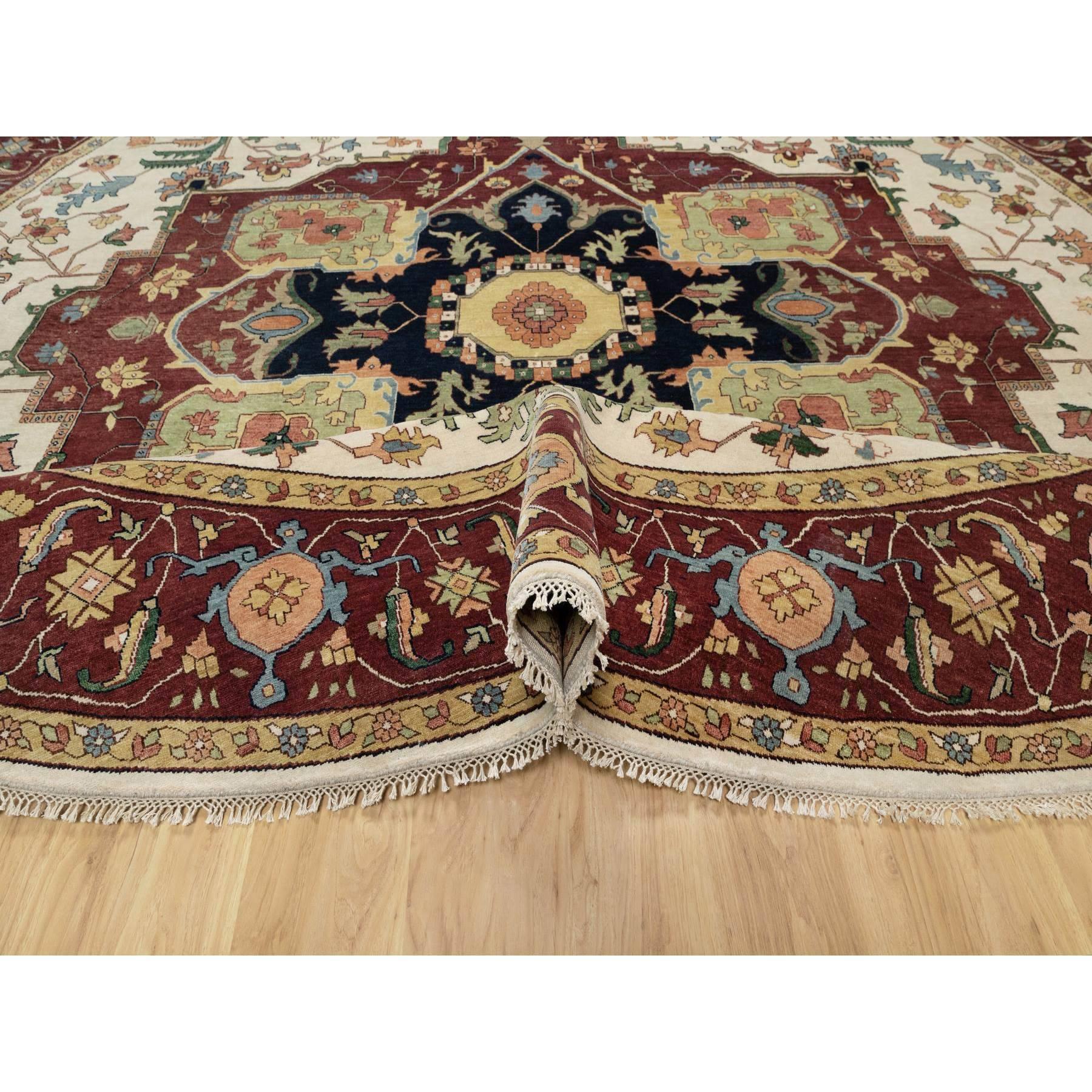 Hand-Knotted 12'x12' Ivory Antiqued Fine Heriz Re-Creation Hand Knotted Pure Wool Round Rug For Sale