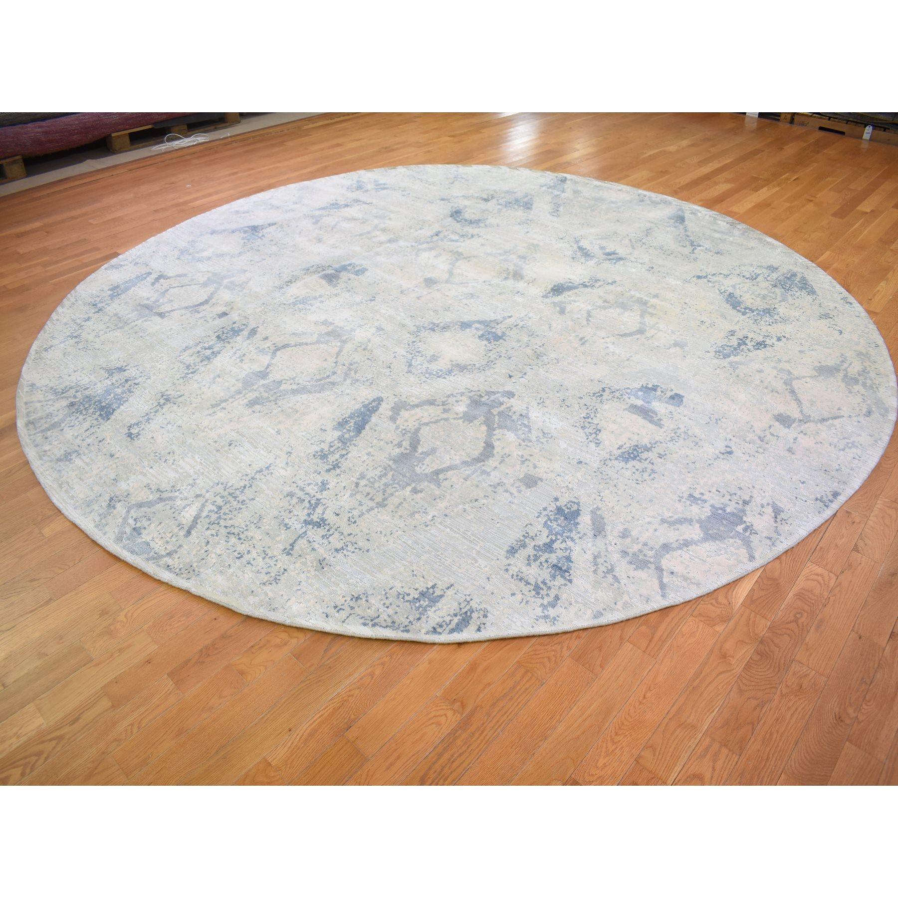 Indien Tapis rond 12'x12' Ivory Large Elements with Pastels Silk with Textured Wool en vente