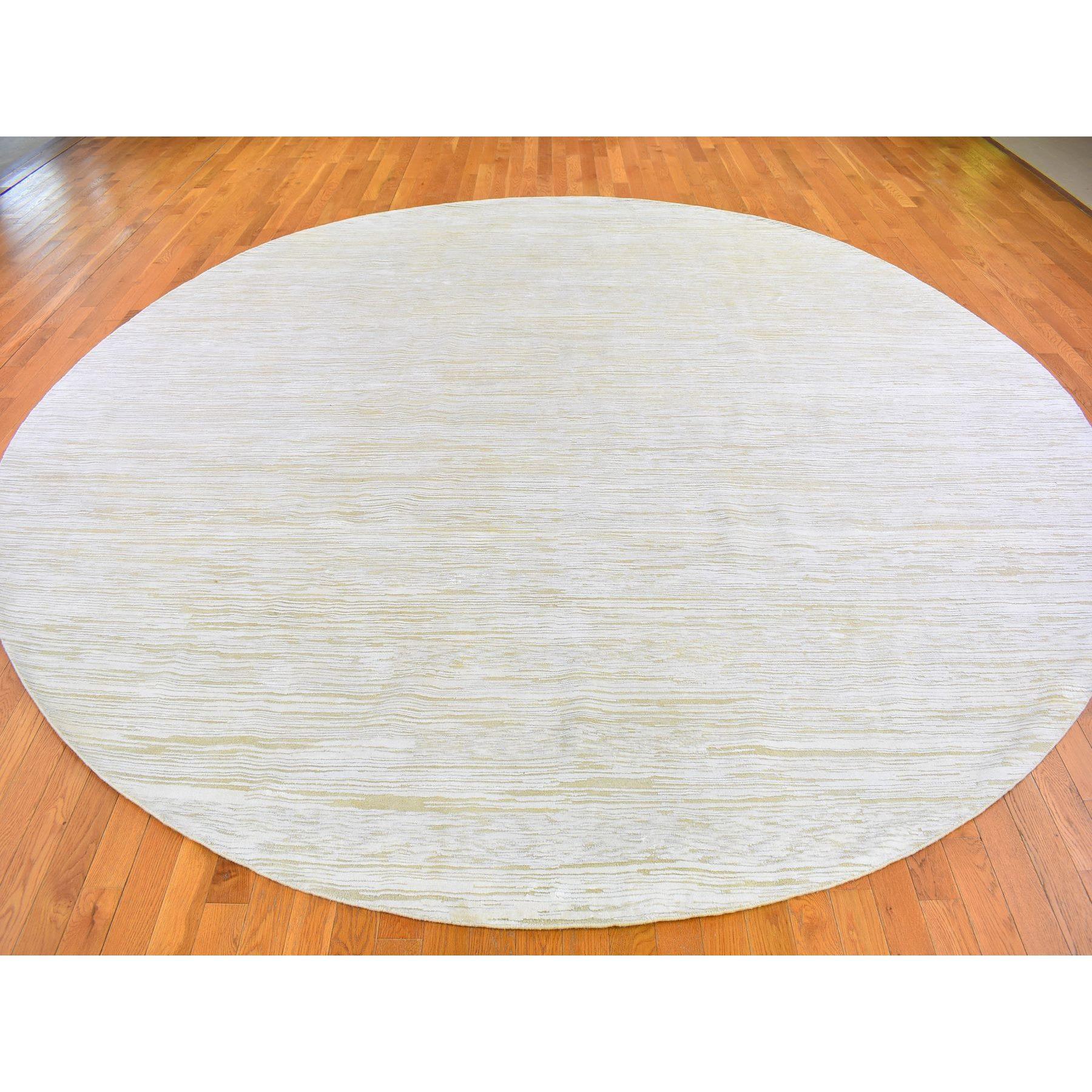 12'x12' Elfenbeinfarbener handgeknüpfter, runder orientalischer Teppich aus Seide mit Striae-Design und Wolle (Moderne) im Angebot