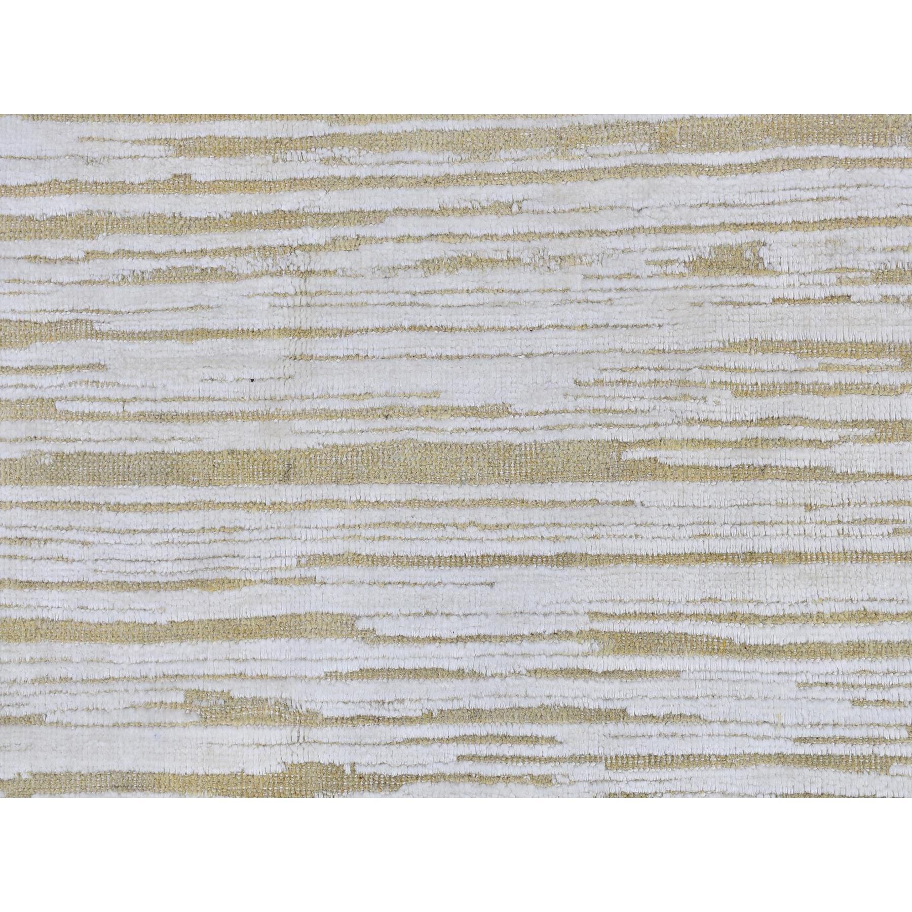 12'x12' Elfenbeinfarbener handgeknüpfter, runder orientalischer Teppich aus Seide mit Striae-Design und Wolle (Handgeknüpft) im Angebot