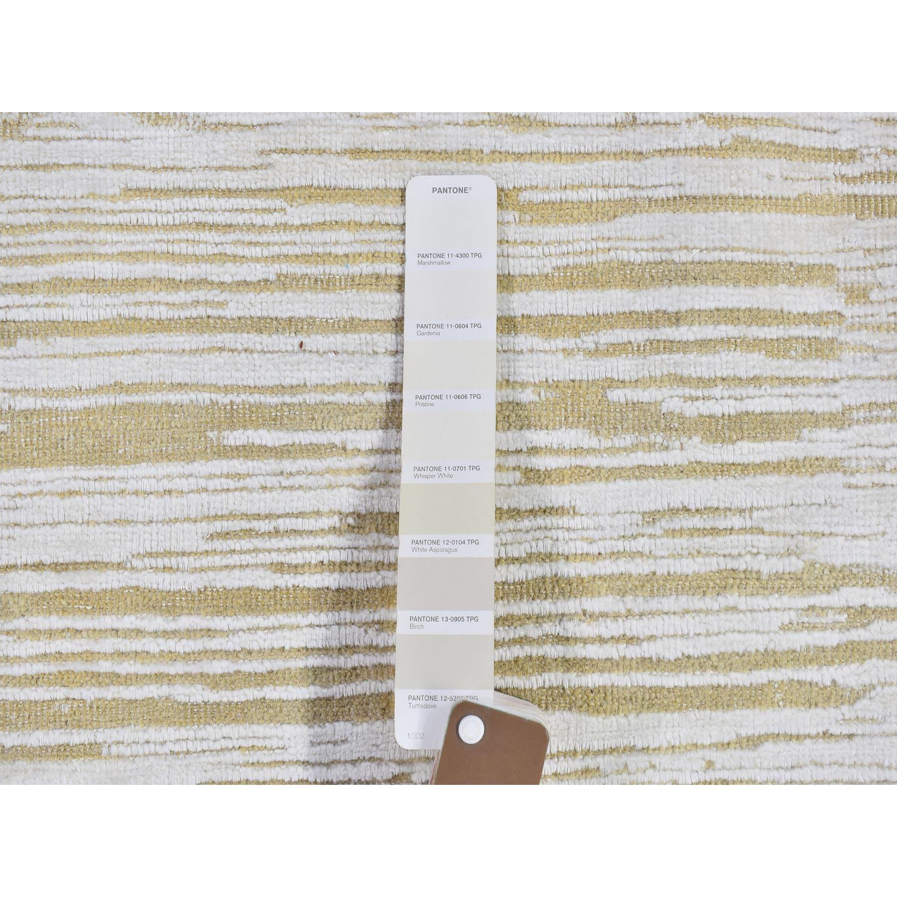 12'x12' Elfenbeinfarbener handgeknüpfter, runder orientalischer Teppich aus Seide mit Striae-Design und Wolle im Angebot 1