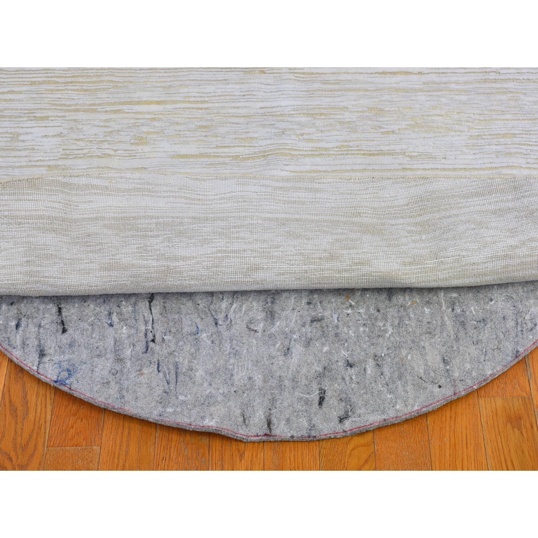12'x12' Elfenbeinfarbener handgeknüpfter, runder orientalischer Teppich aus Seide mit Striae-Design und Wolle im Angebot 2