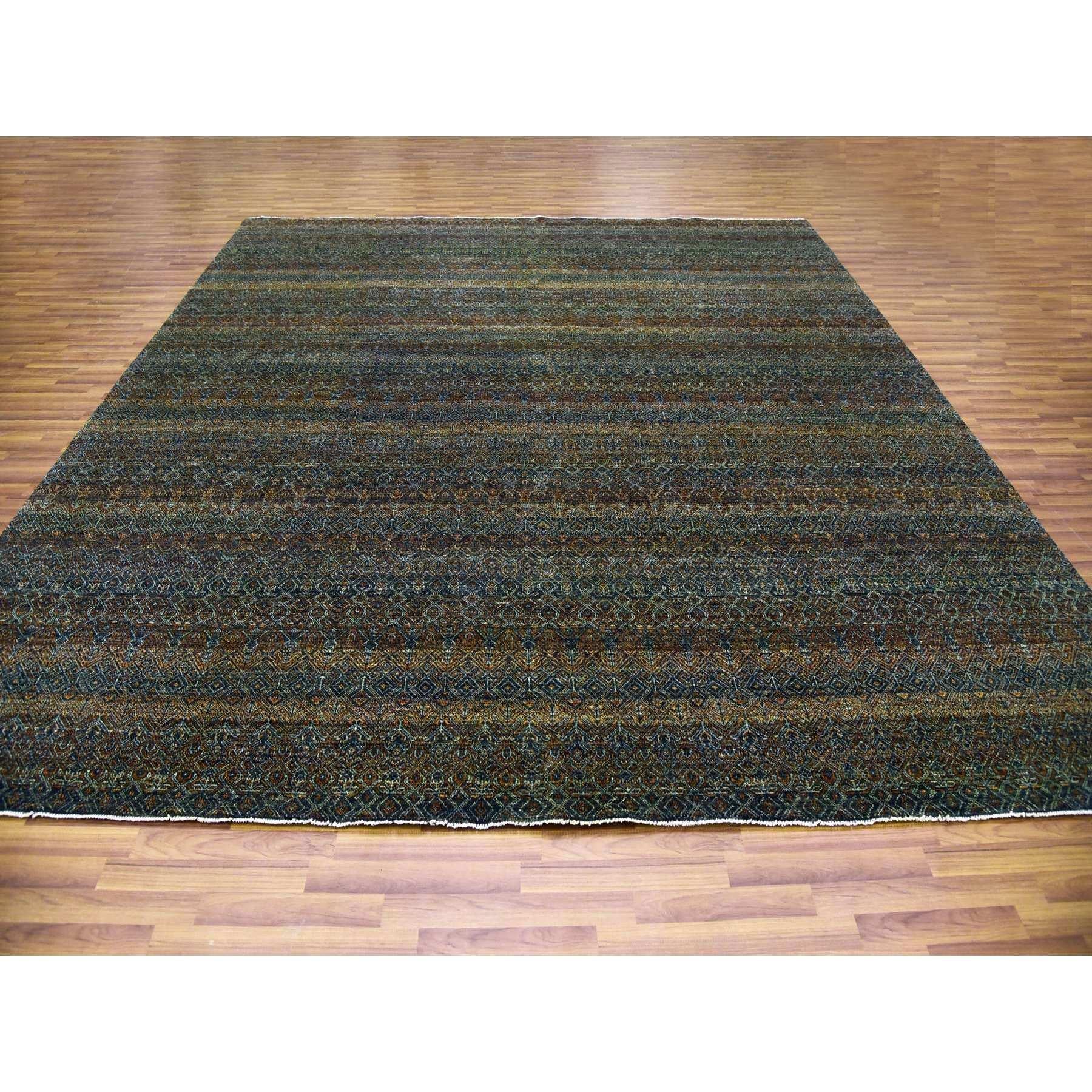Rostbraun, Kohinoor Herat Kleines Geometrisches Wiederholendes Design, 100% Plüsch Wolle, Handgeknüpft, XL Quadratischer Orientteppich
Primäre MATERIALIEN: Wolle
Latex: Kein Flor 
Höhe: 0,25 Zoll
Stil: Lässig
Grundfarbe: Braun
Sekundäre Farben: