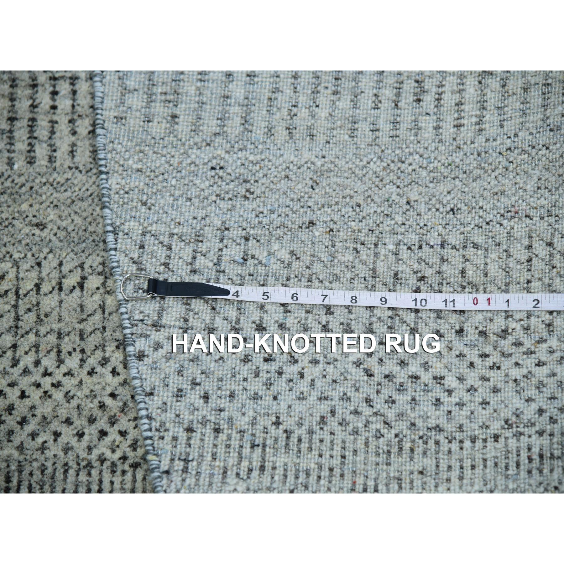 12'x12' Shower Gray Modern Undyed Wool Grass Design Hand Knotted Round Rugs (Tappeto rotondo annodato a mano) in vendita 3