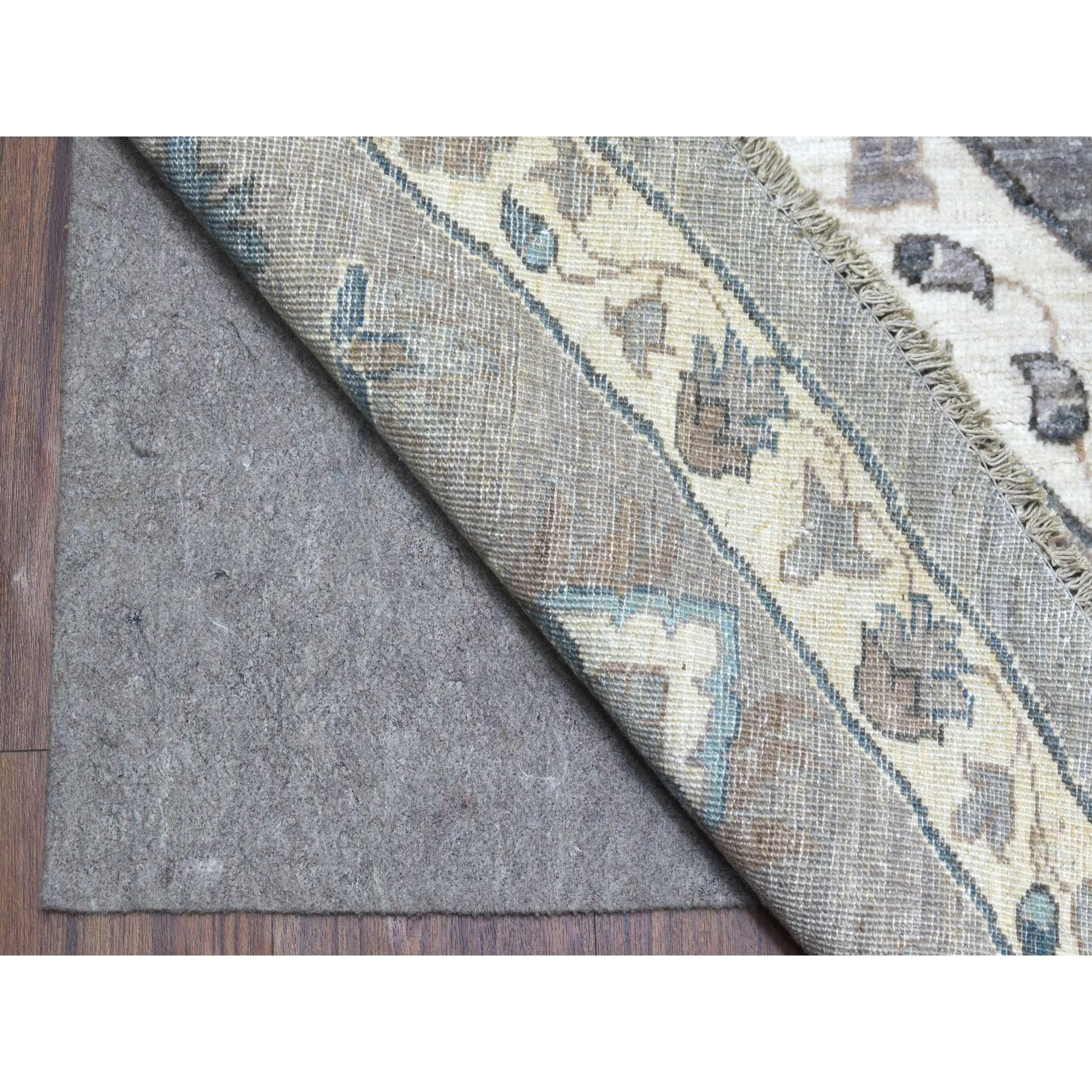 Annodato a mano 12'x12' Silver Gray Tappeto rotondo orientale Peshawar in morbida lana annodata a mano in vendita