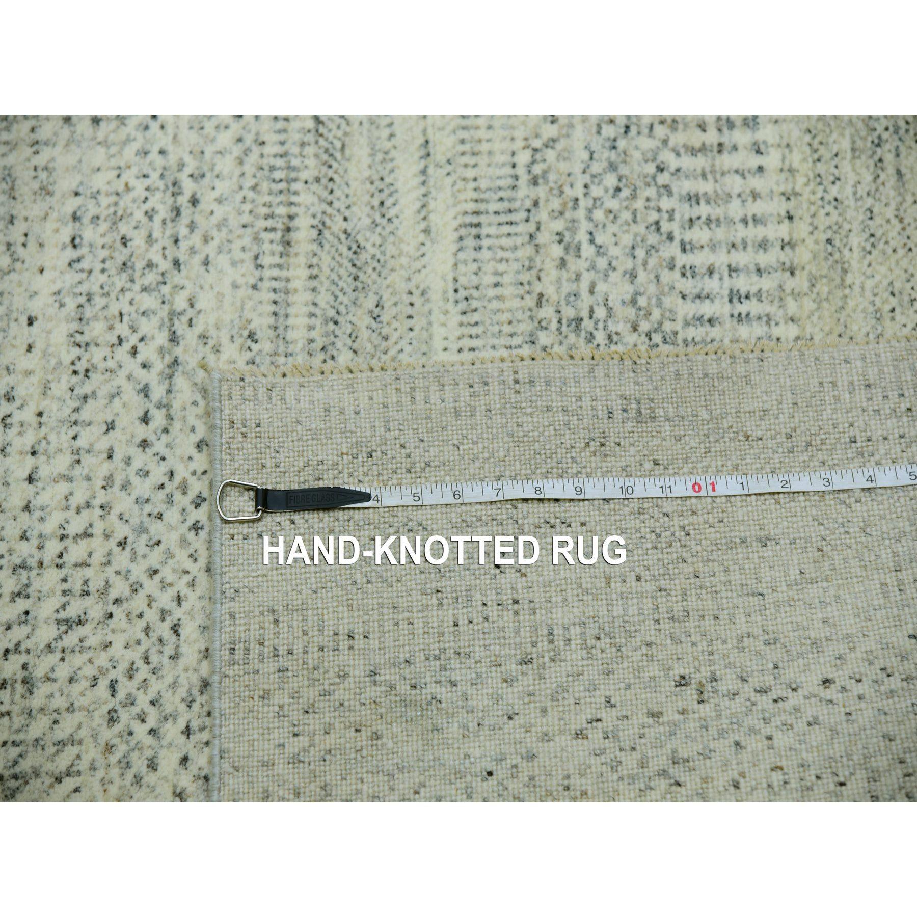 12'x12' Weißer, handgeknüpfter, moderner, quadratischer, grauer, getönter, 100 % Wollteppich mit Grasmuster auf Tone im Angebot 3