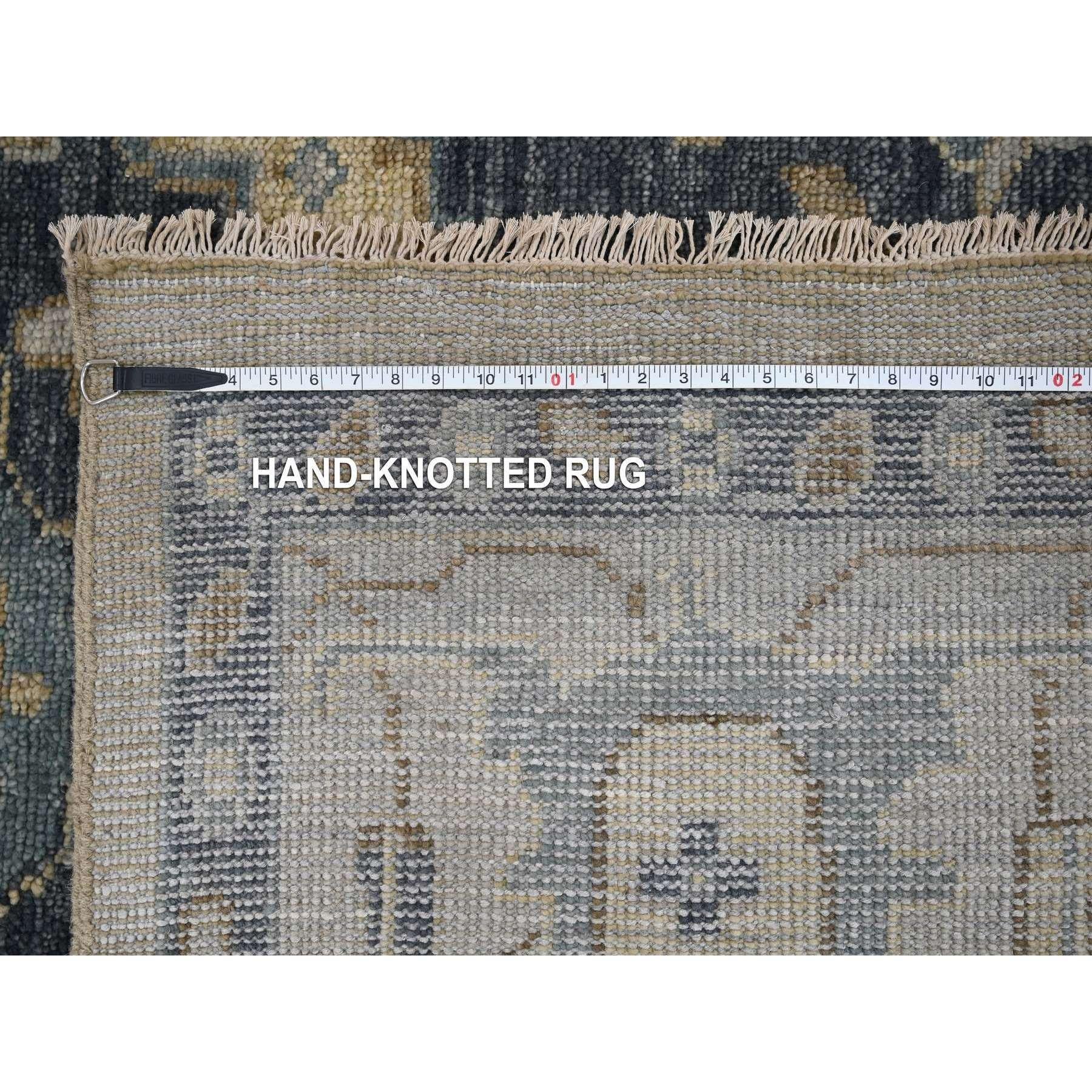 Alfombra oriental oversize de lana orgánica con diseño Bakshaish azul marino 12'x14'9 en venta 3