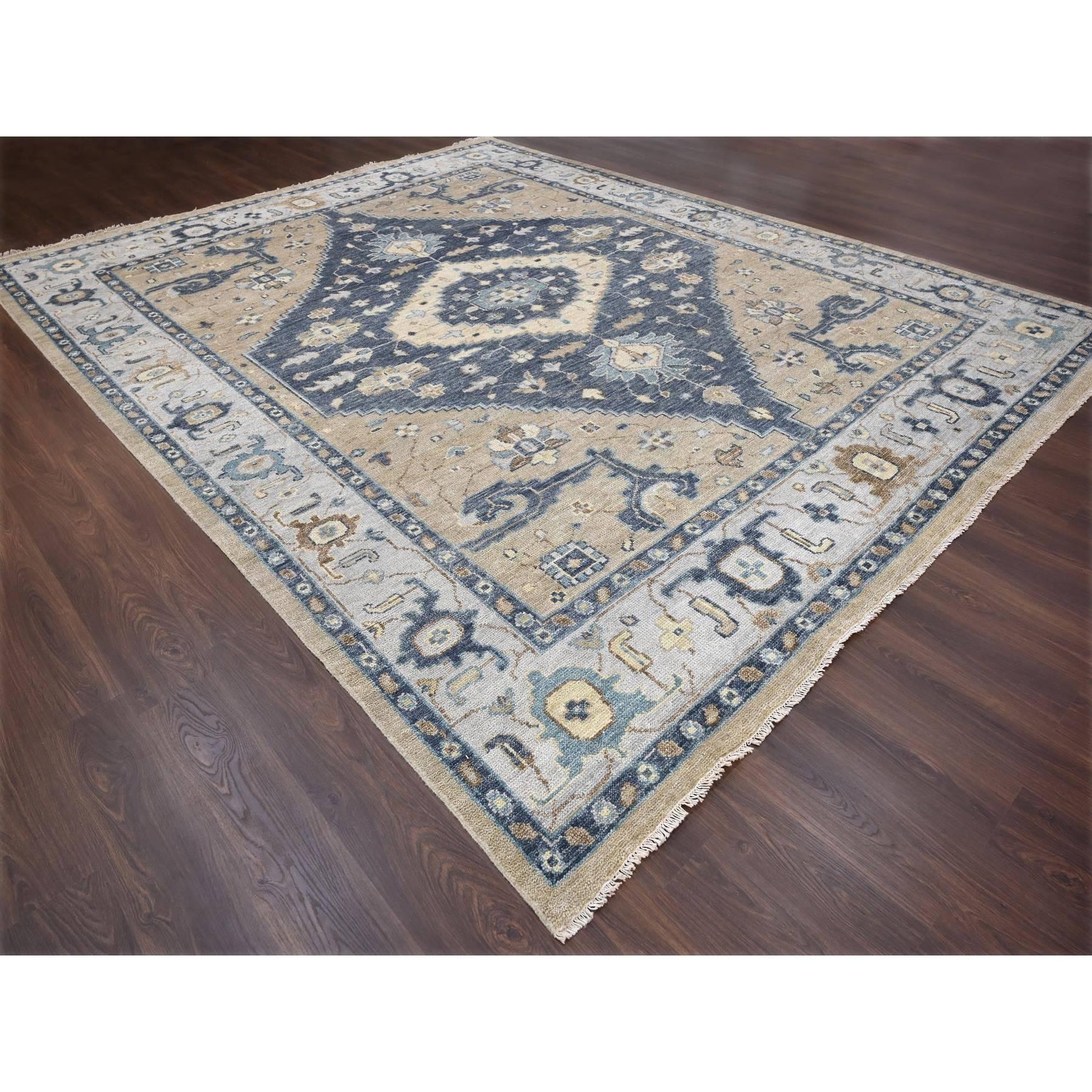 Alfombra oriental oversize de lana orgánica con diseño Bakshaish azul marino 12'x14'9 Tribal en venta