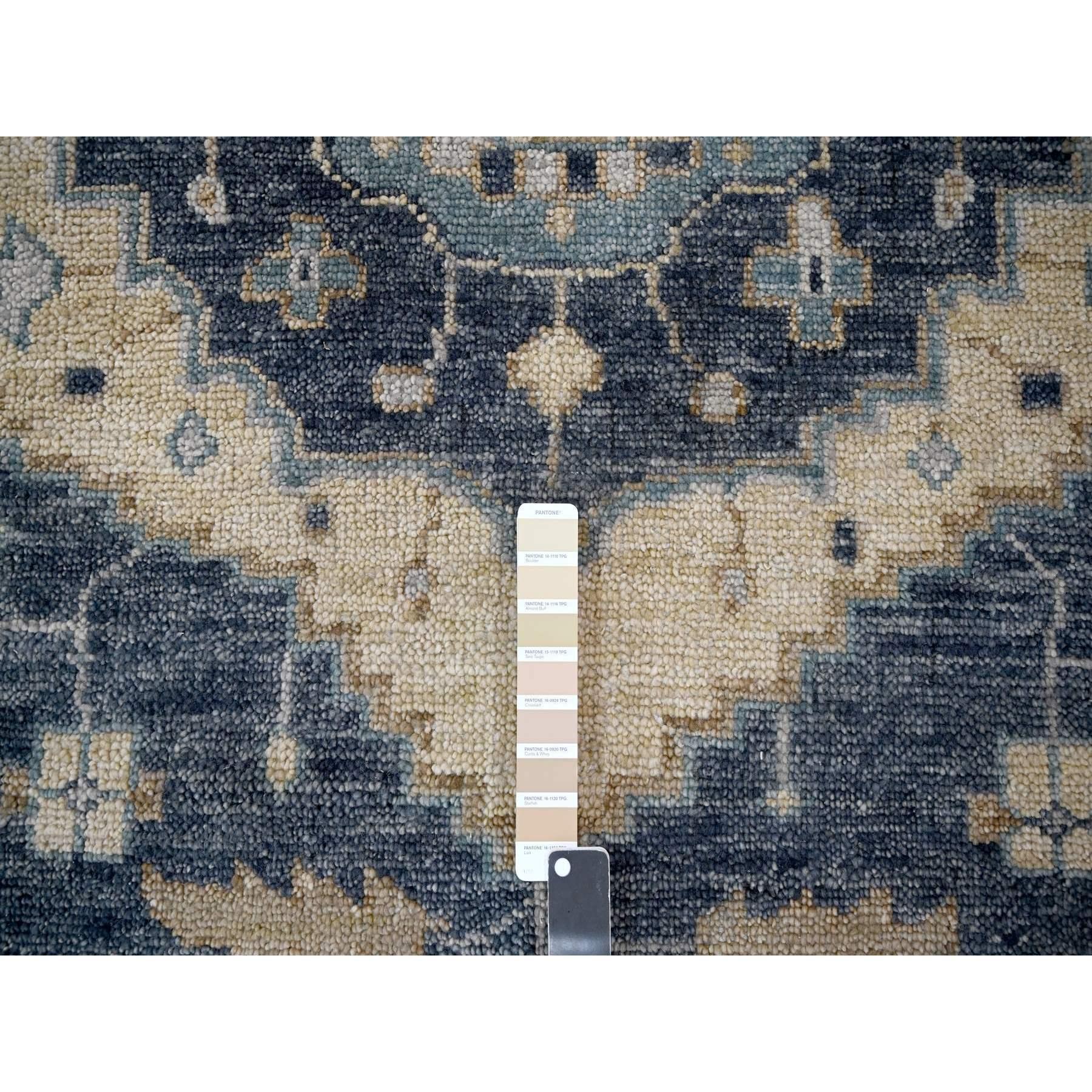 Alfombra oriental oversize de lana orgánica con diseño Bakshaish azul marino 12'x14'9 Siglo XXI y contemporáneo en venta