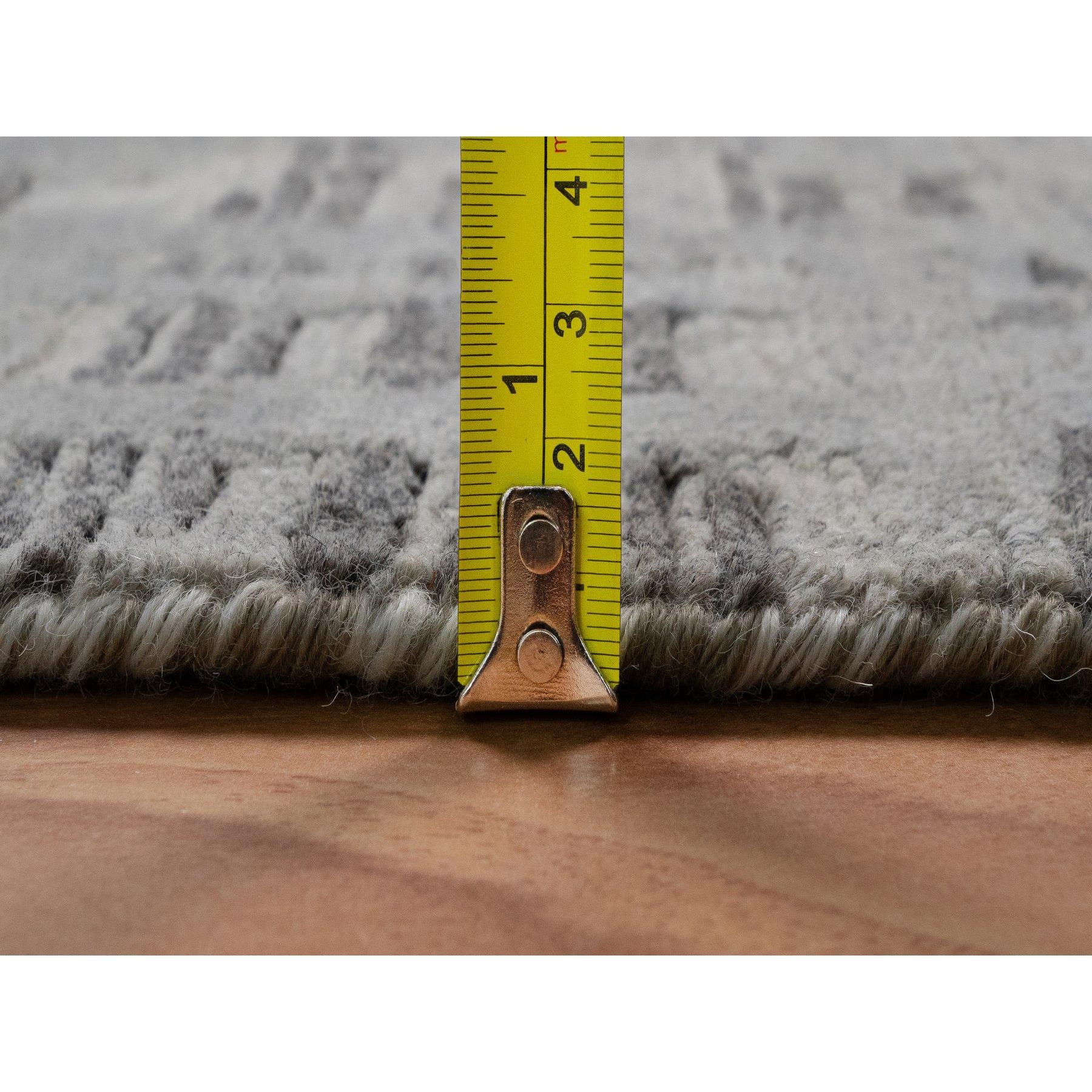 12'x15' Gray Modern Criss Cross Erased Design Hand Knotted Natural Wool XL Rug im Angebot 2