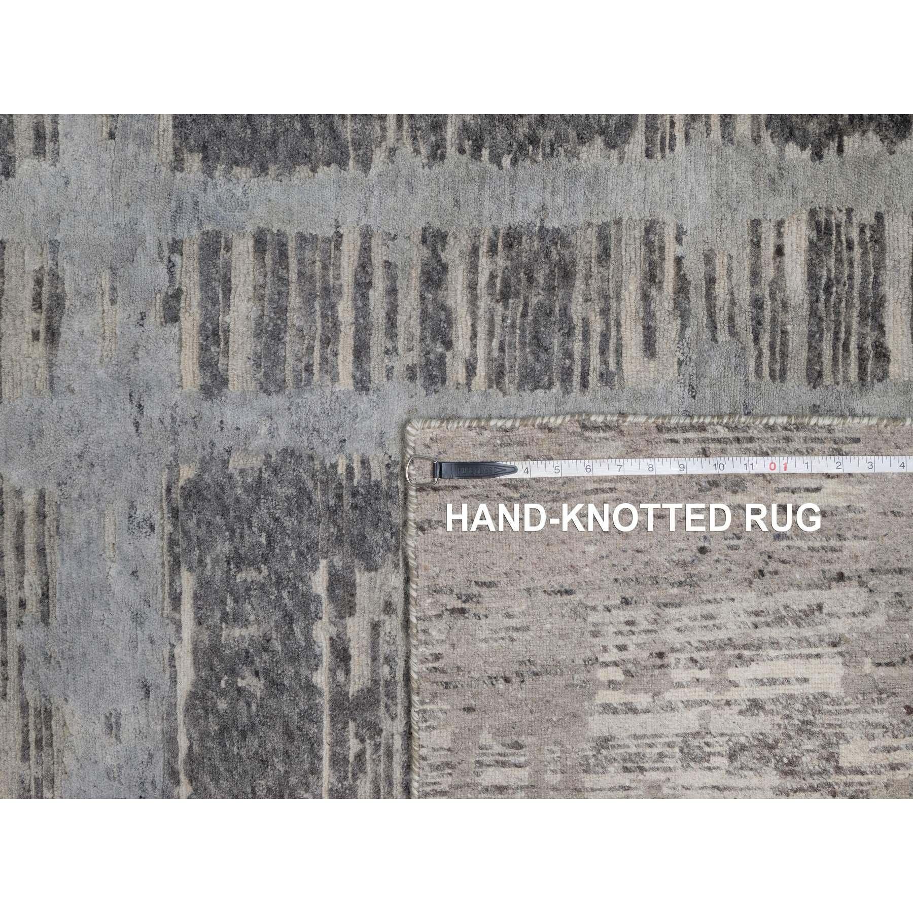 12'x15' Gray Modern Criss Cross Erased Design Hand Knotted Natural Wool XL Rug im Angebot 3