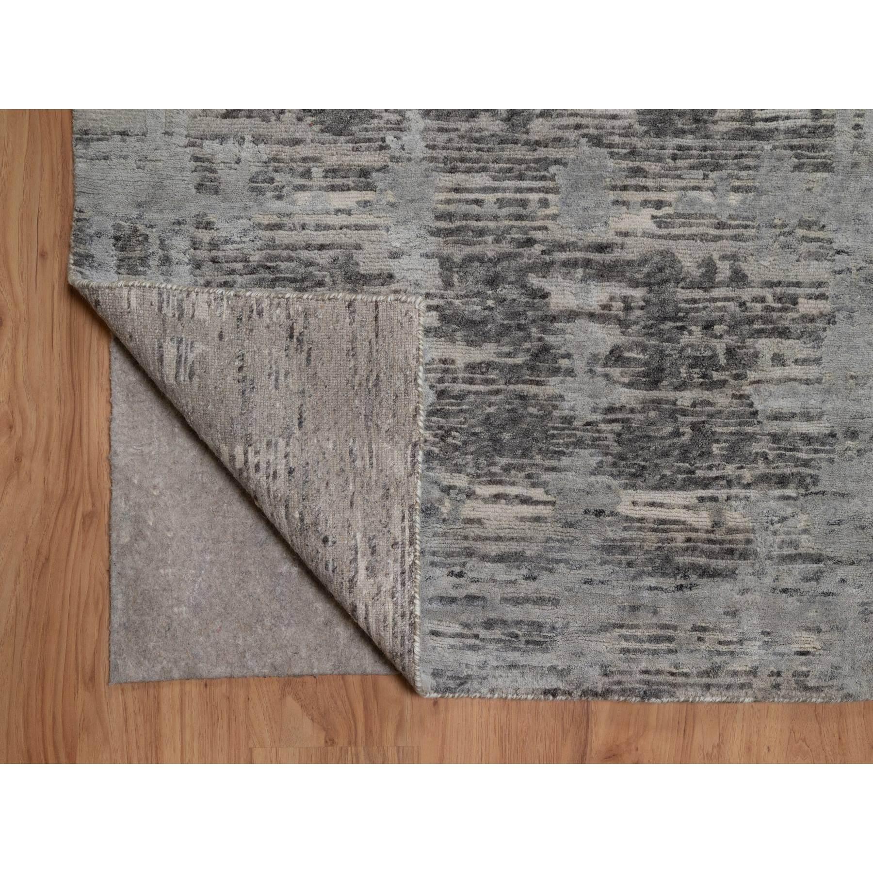 12'x15' Gray Modern Criss Cross Erased Design Hand Knotted Natural Wool XL Rug (Indisch) im Angebot