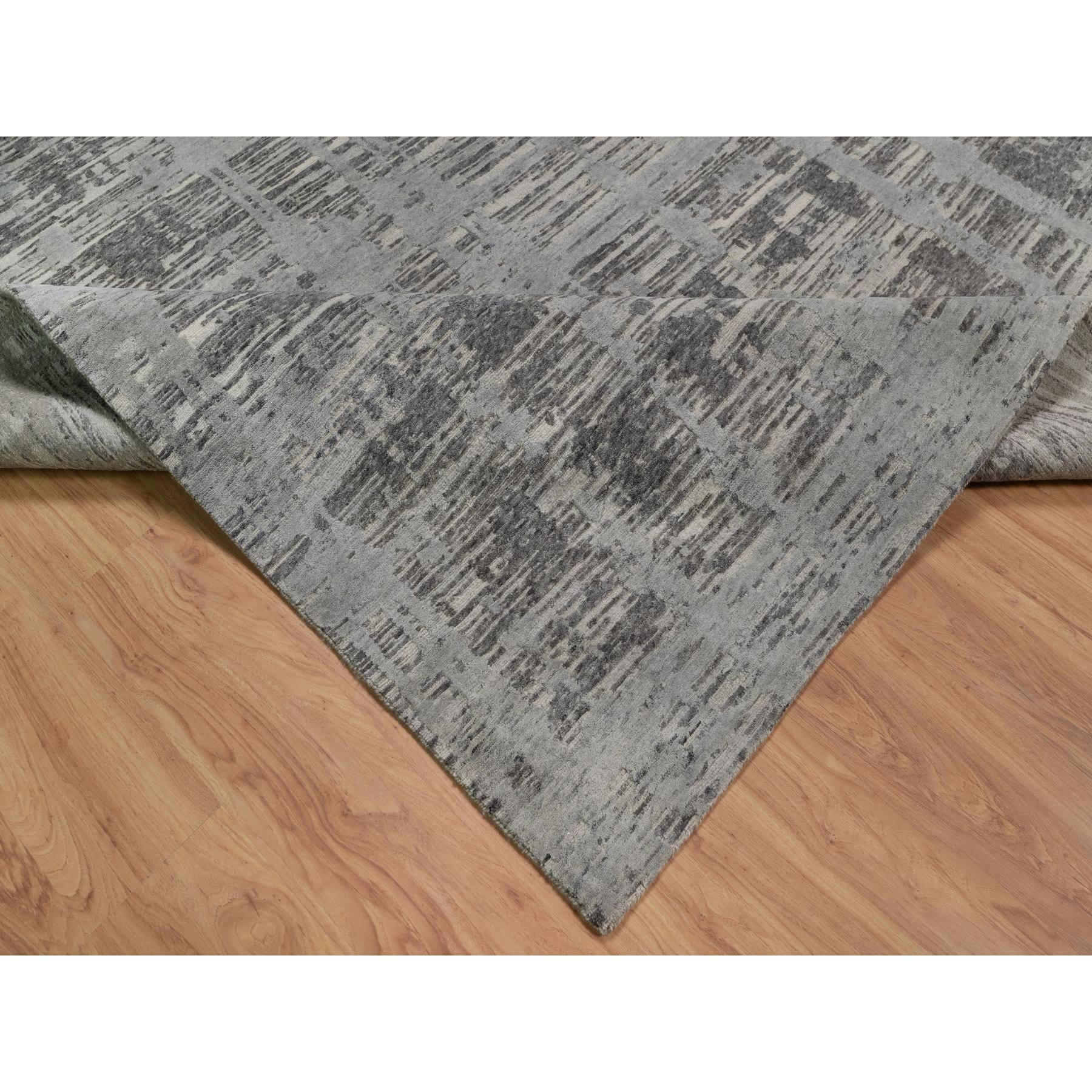 12'x15' Gray Modern Criss Cross Erased Design Hand Knotted Natural Wool XL Rug im Zustand „Neu“ im Angebot in Carlstadt, NJ