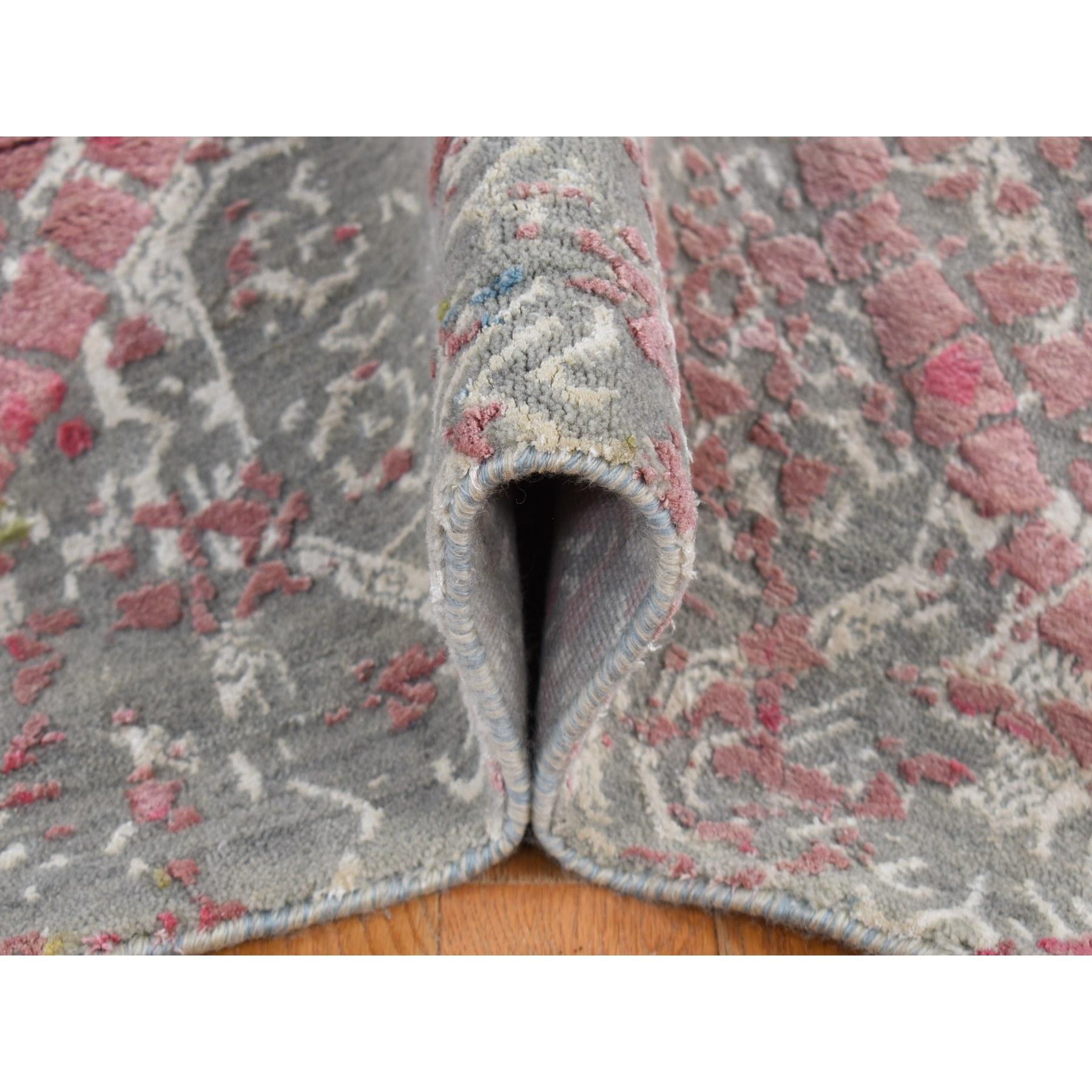 12'x15' Gray with Red and Yellow Shades TRELLIS IN THE SPRING Pure Silk Rug In New Condition For Sale In Carlstadt, NJ
