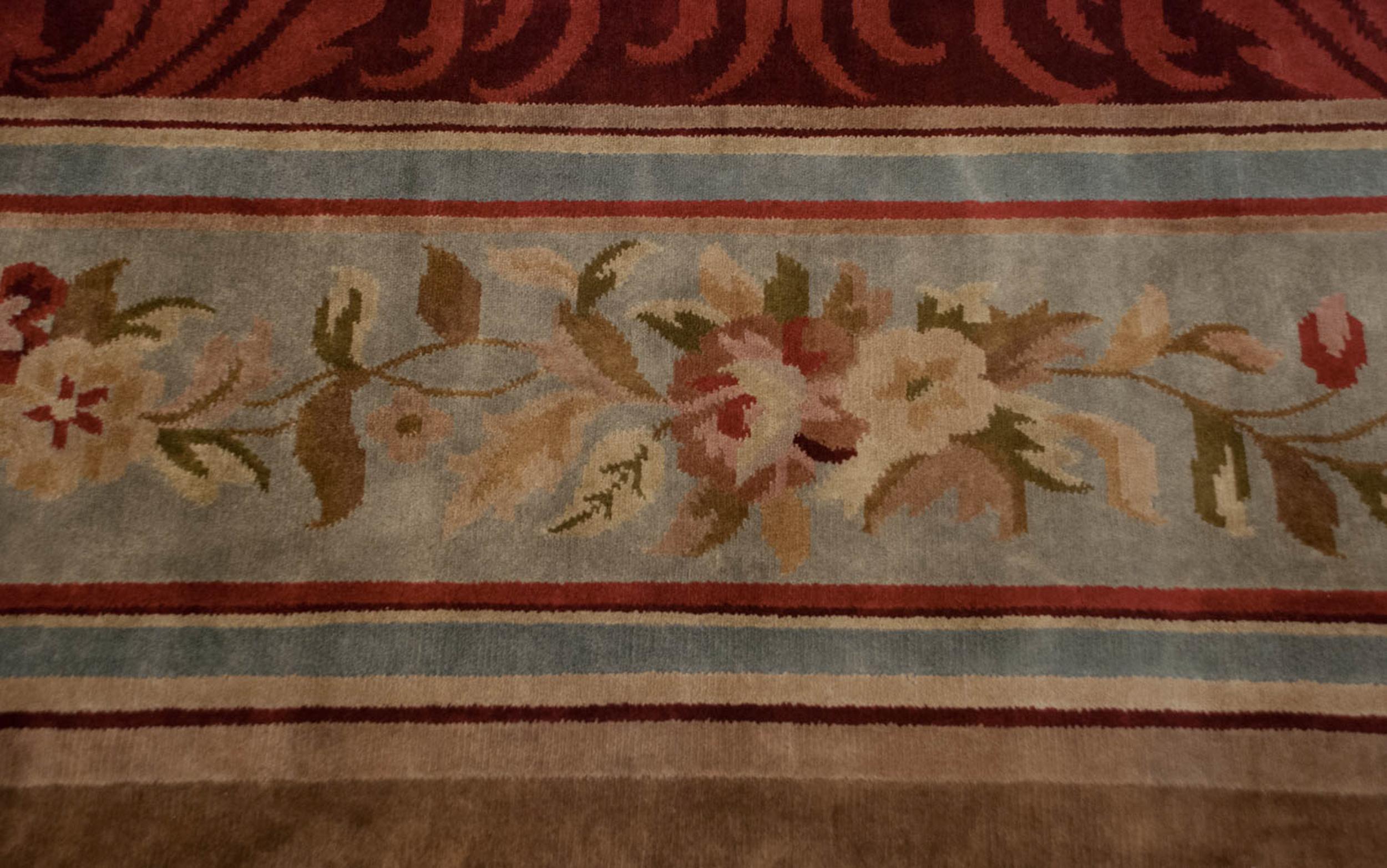 Indischer Teppich im Savonnerie-Design, Indischer Stil (Sonstiges) im Angebot