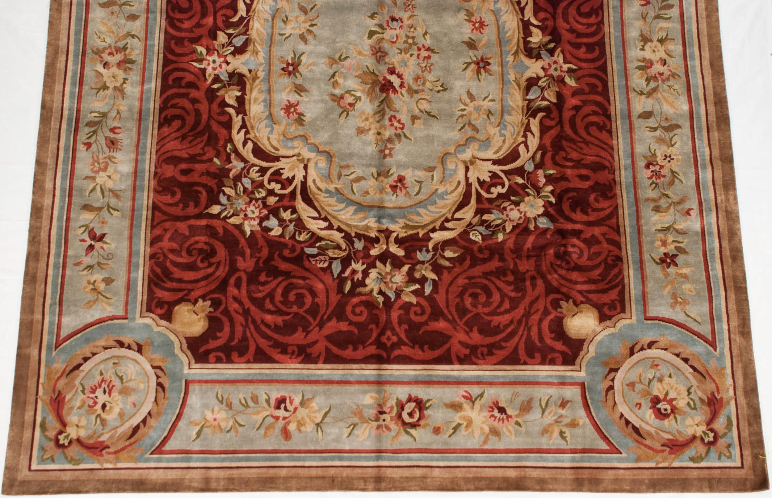 Indian Savonnerie Design Carpet In Excellent Condition For Sale In Katonah, NY