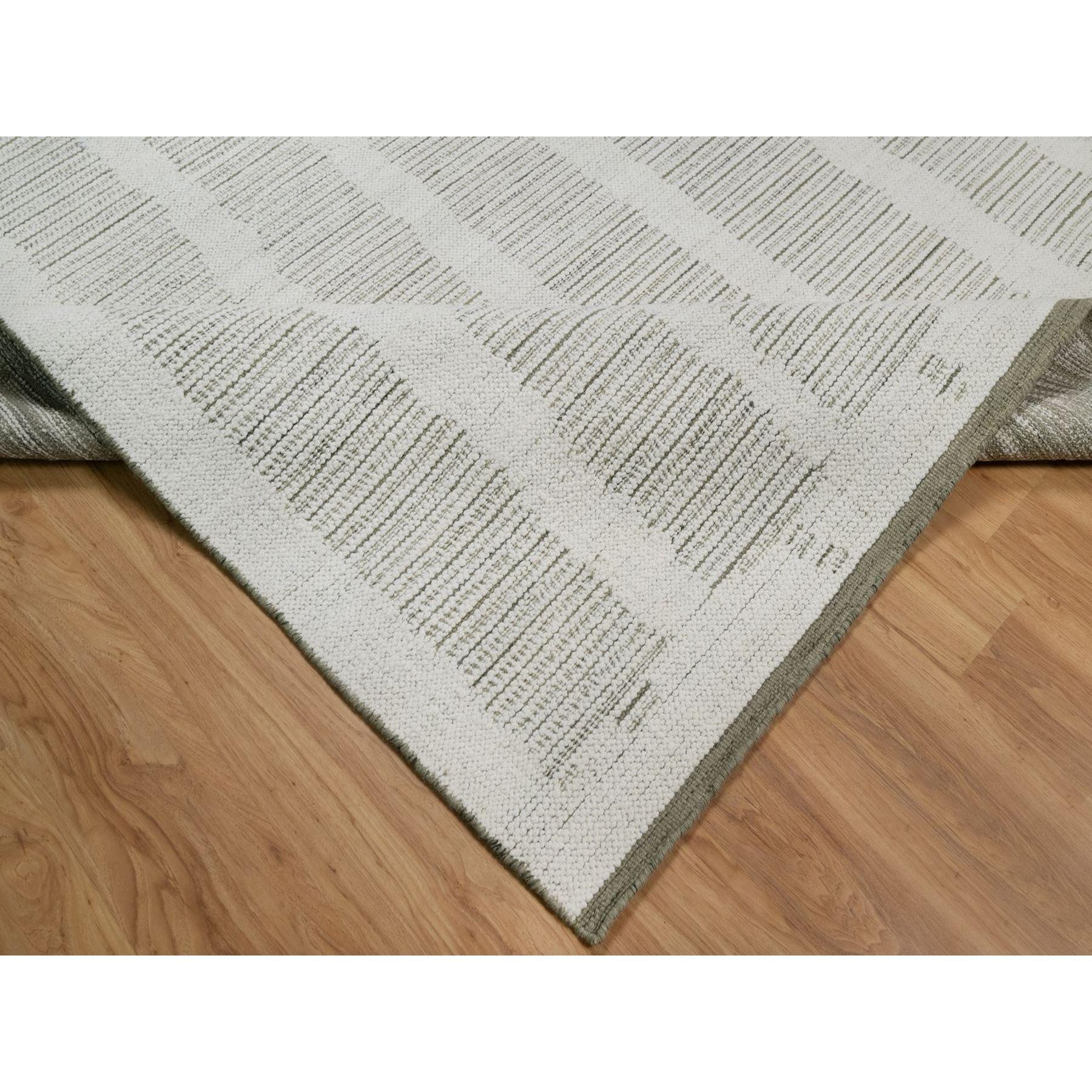 12'x15' Ivory Hand Woven Flat Weave with Textured Pile Natural Wool XL Rug In New Condition For Sale In Carlstadt, NJ