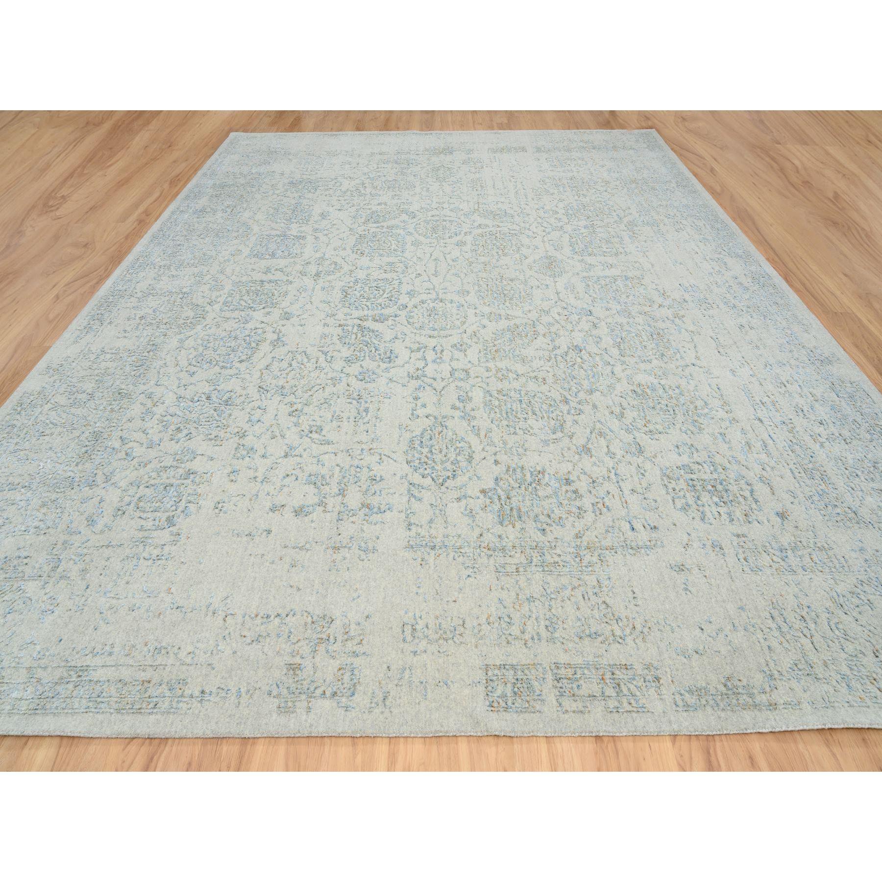 Dies ist eine wirklich echte one-of-a-kind Grau mit einem Hauch von Blau, Wolle und pflanzlicher Seide Jacquard Hand Loomed, Tabriz Design, Oversized Oriental Rug. Es wurde monatelang in jahrhundertealten Webtechniken von erfahrenen Webern