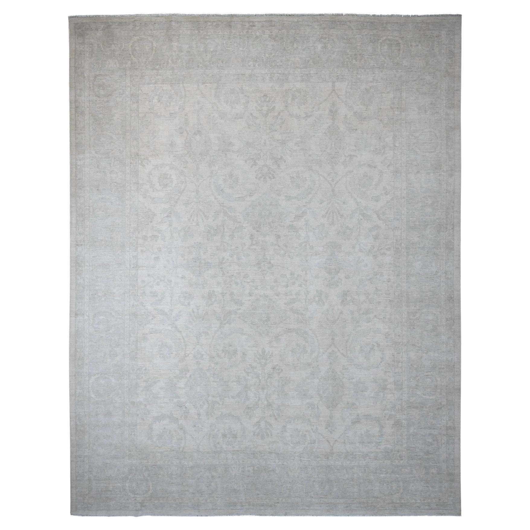 12'x15'1" White Stone Washed Peshawar All Over Pattern Tapis en laine noué à la main en vente