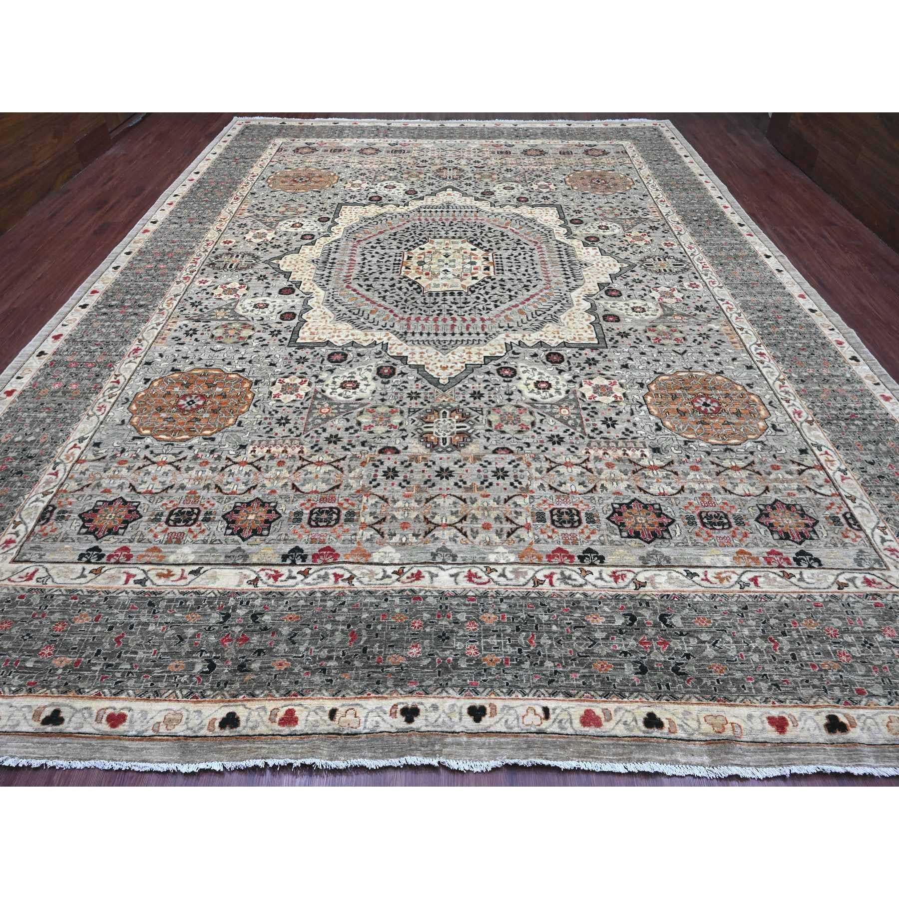 Gris nuage, motif de la dynastie Mamluke du 14e siècle avec design de médaillon en étoile, laine de haute montagne, noué à la main, teintures naturelles, surdimensionné, tapis d'Orient
Matières premières : Laine
Latex : Pas de poils 
hauteur : 0,25