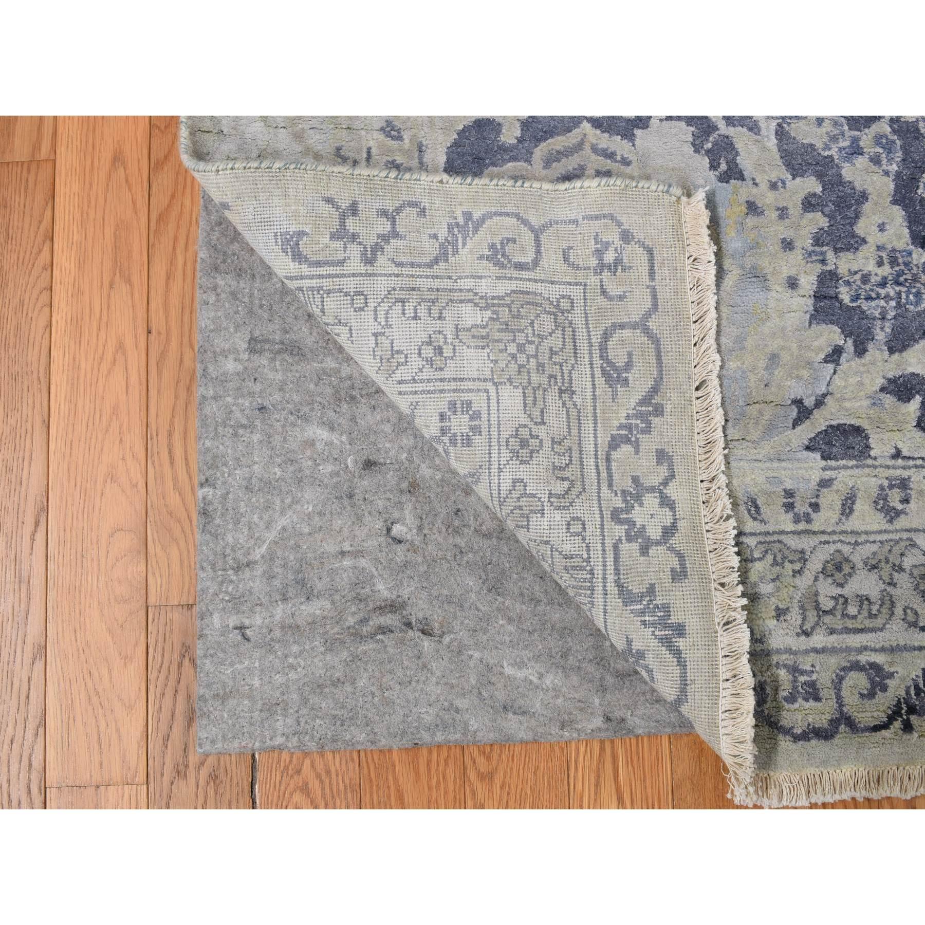 12'x18' Grauer, geraffter, persischer Teppich im persischen Design mit handgeknüpfter Seide in Übergröße (Indisch) im Angebot