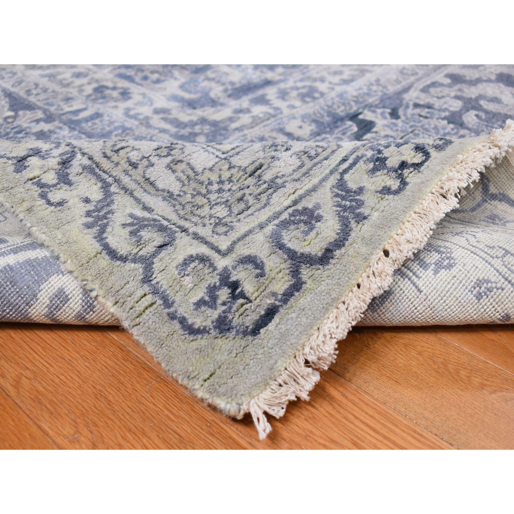 12'x18' Grauer, geraffter, persischer Teppich im persischen Design mit handgeknüpfter Seide in Übergröße im Zustand „Neu“ im Angebot in Carlstadt, NJ