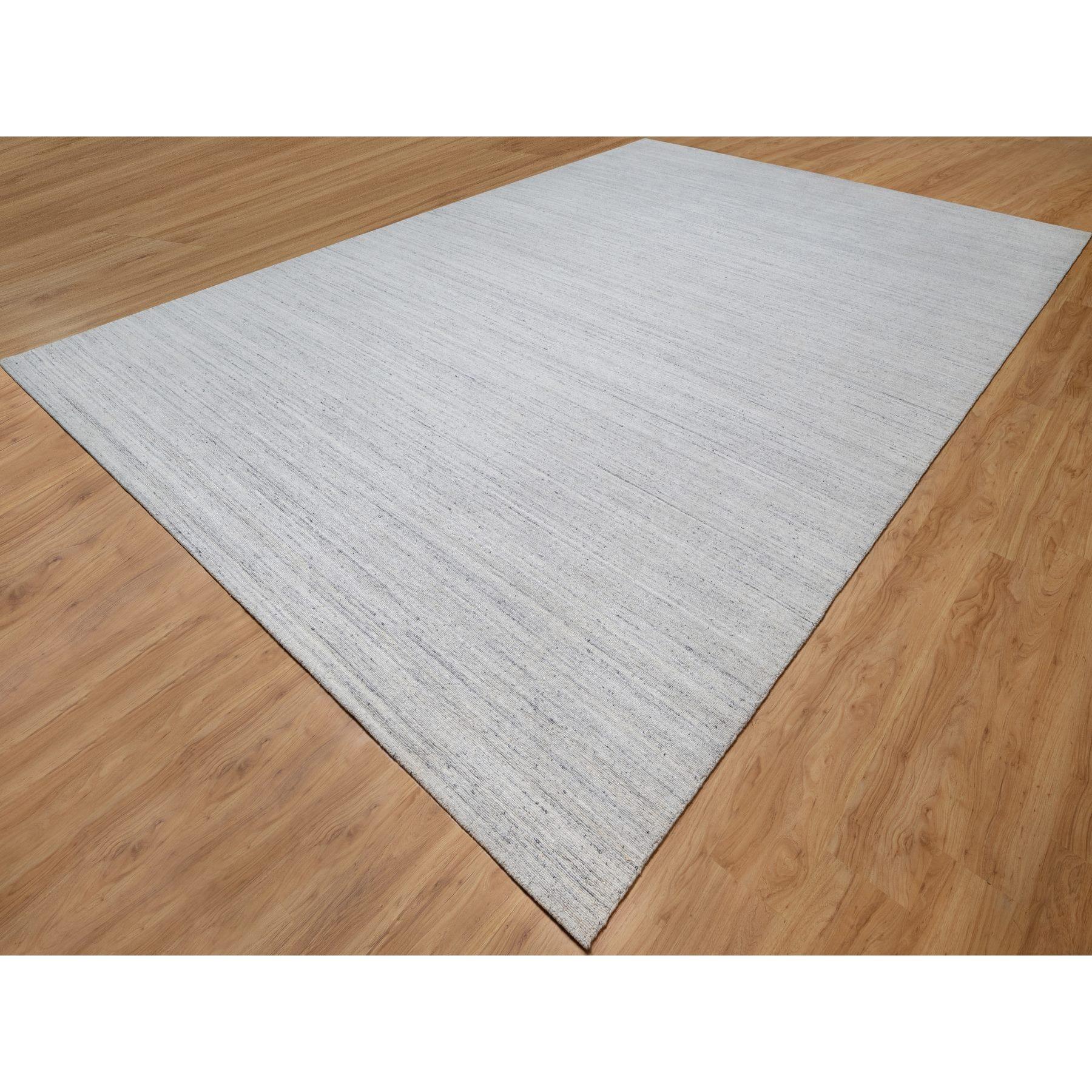 12'x18' Lily White Plain Modern Striae Design Handgewebter Teppich aus natürlicher Wolle (Moderne) im Angebot