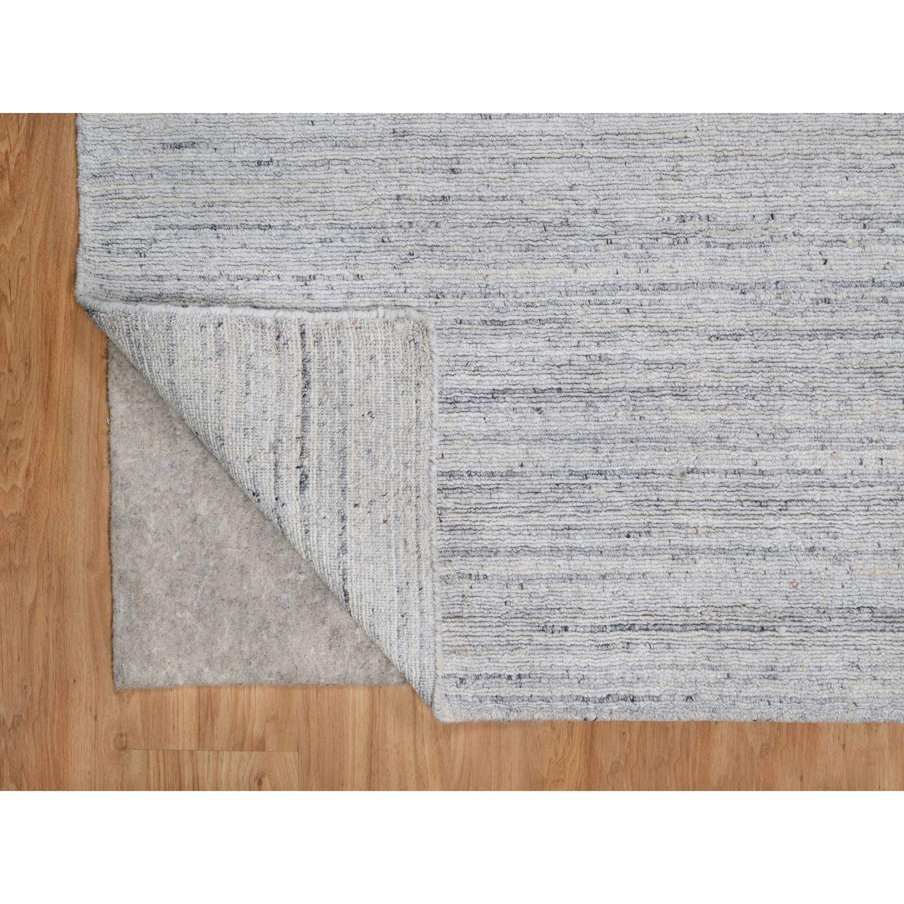 12'x18' Lily White Plain Modern Striae Design Handgewebter Teppich aus natürlicher Wolle (Indisch) im Angebot