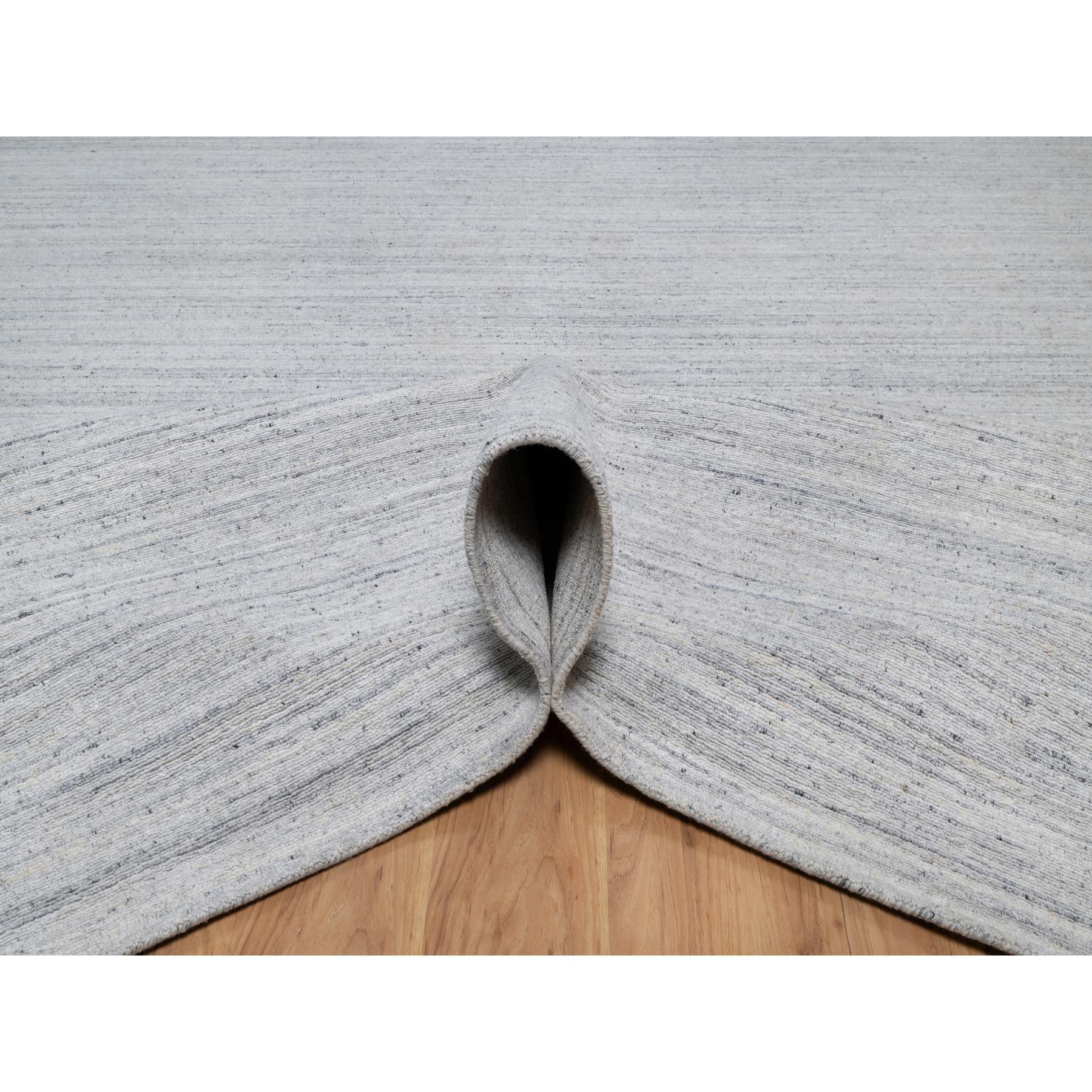 12'x18' Lily White Plain Modern Striae Design Handgewebter Teppich aus natürlicher Wolle im Zustand „Neu“ im Angebot in Carlstadt, NJ