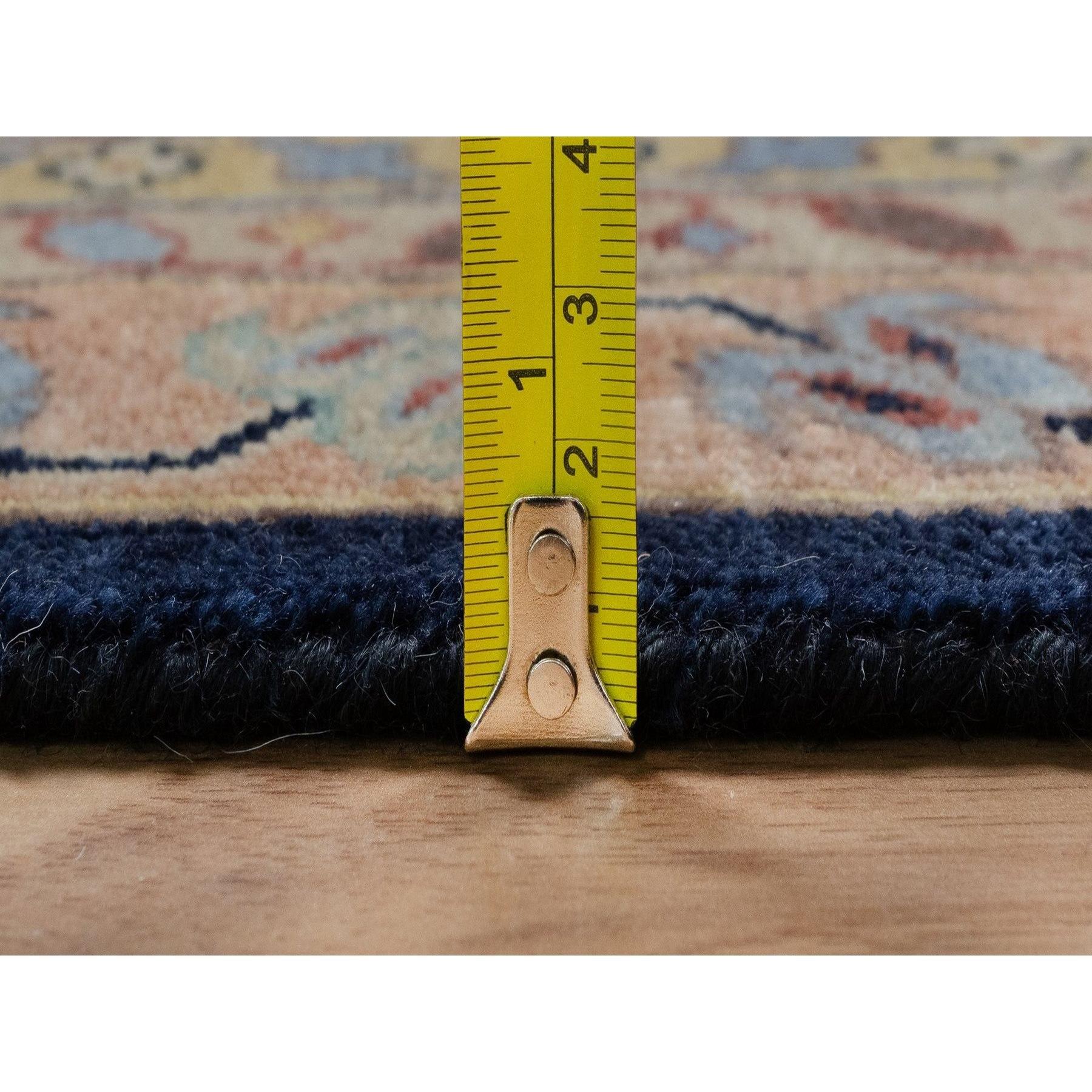 Tappeto blu notte 12'x18' annodato a mano in lana anticata Fine Heriz Re-Creation XL in vendita 2