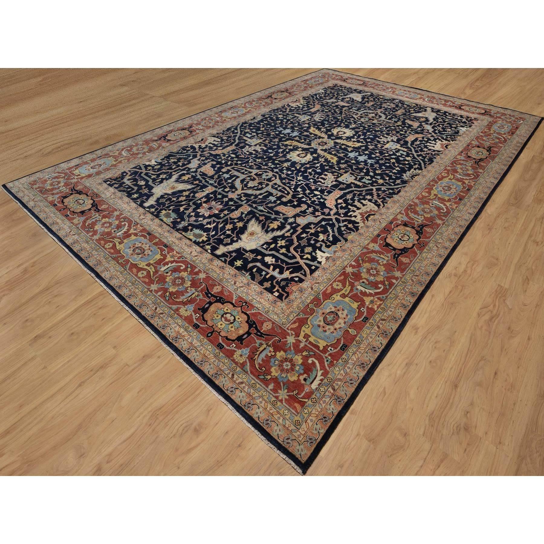 Heriz Serapi Tappeto blu notte 12'x18' annodato a mano in lana anticata Fine Heriz Re-Creation XL in vendita