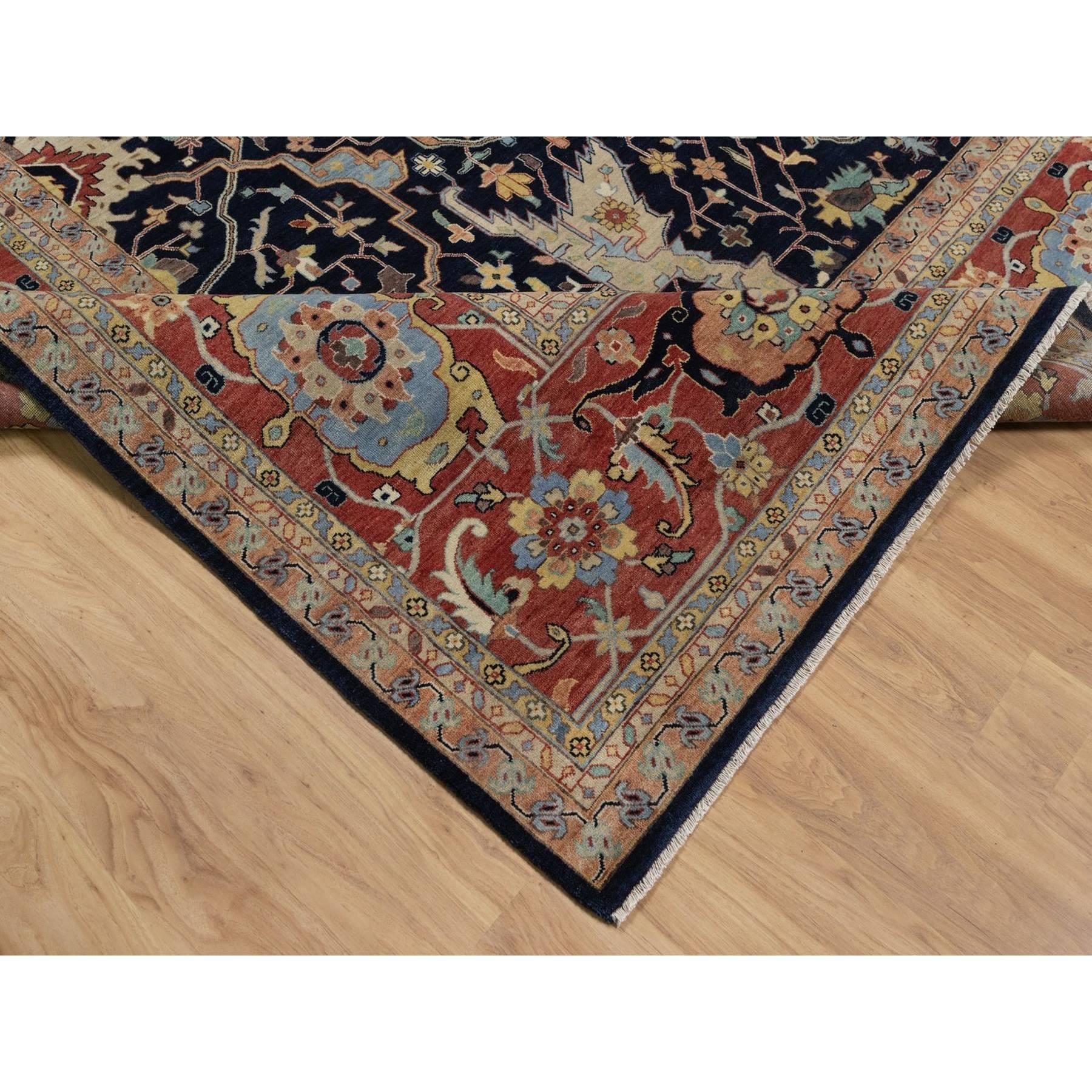 Tappeto blu notte 12'x18' annodato a mano in lana anticata Fine Heriz Re-Creation XL In condizioni Nuovo in vendita a Carlstadt, NJ