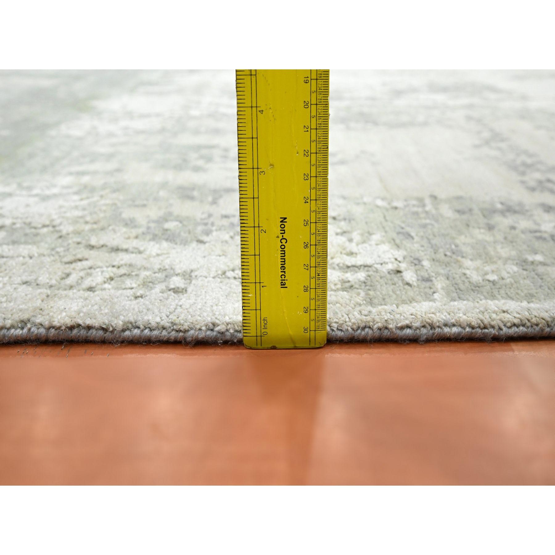 Tappeto XL in lana e seta annodato a mano 12'x18' grigio pastello con design astratto moderno in vendita 2